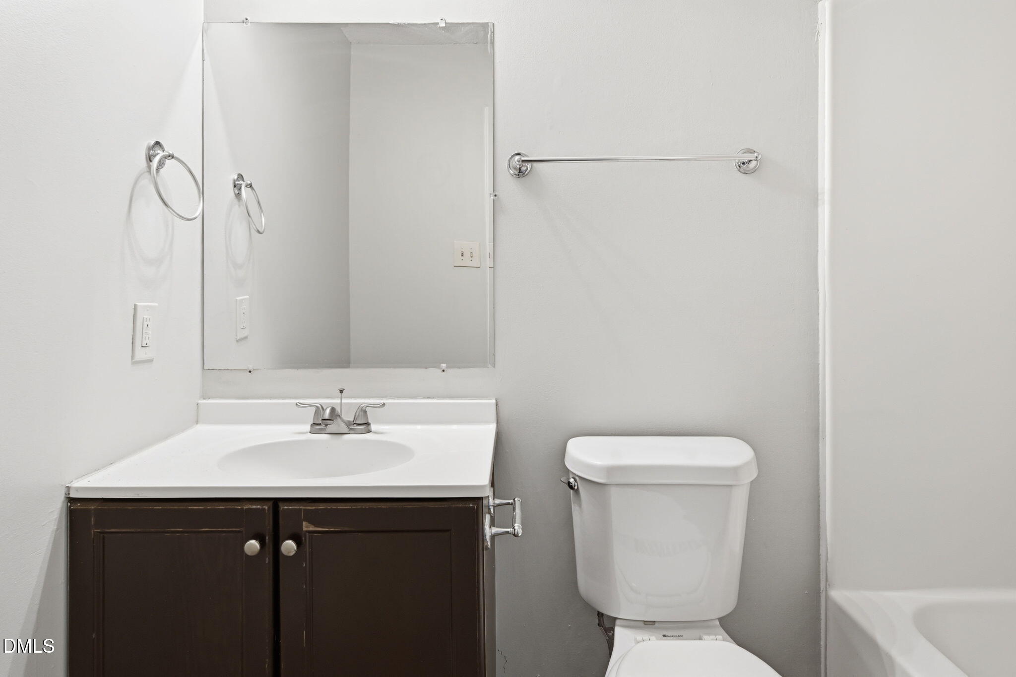 1717 Collier Road Property Photo 25