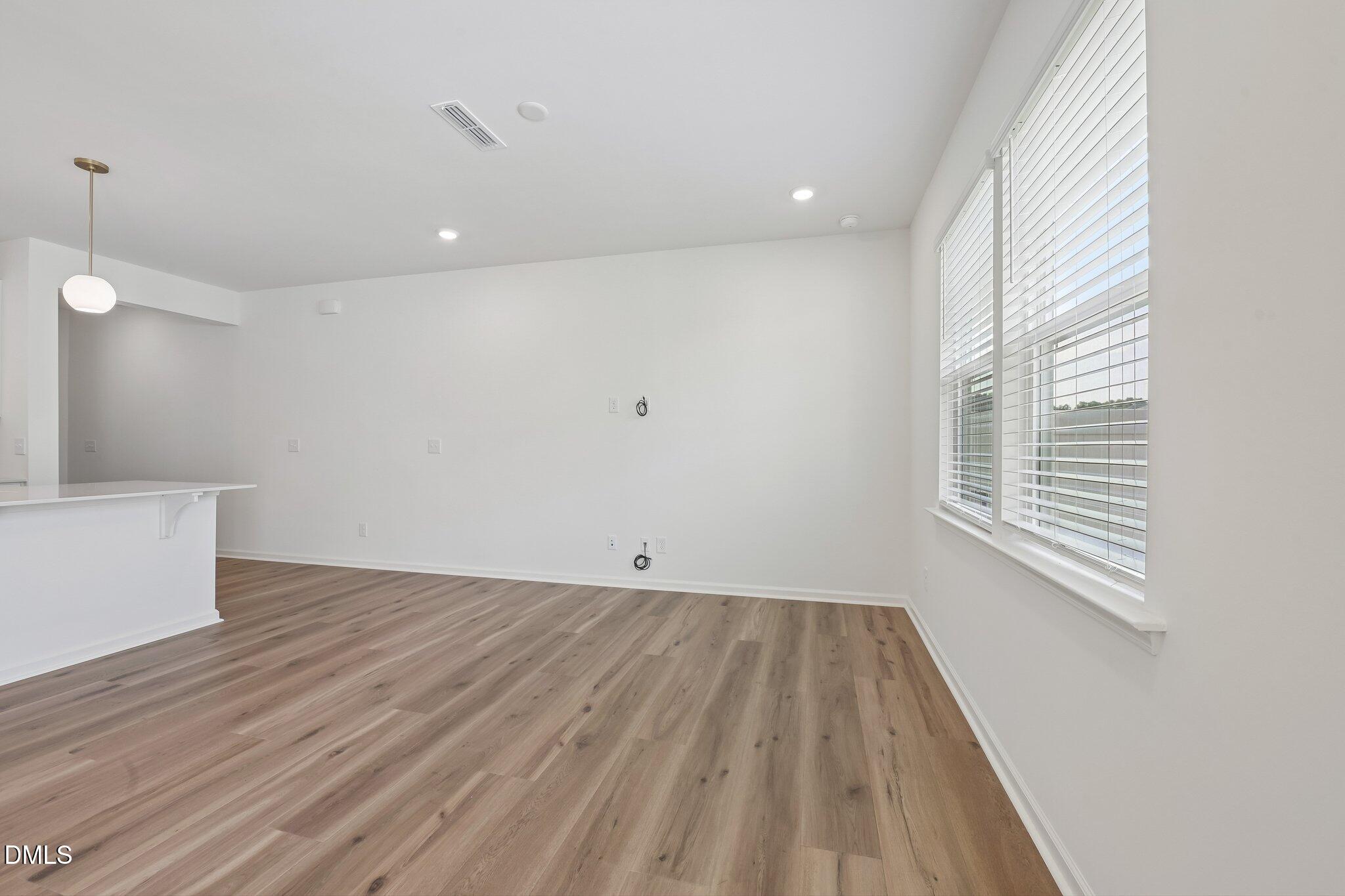 512 Sunset Lake Drive Property Photo 6