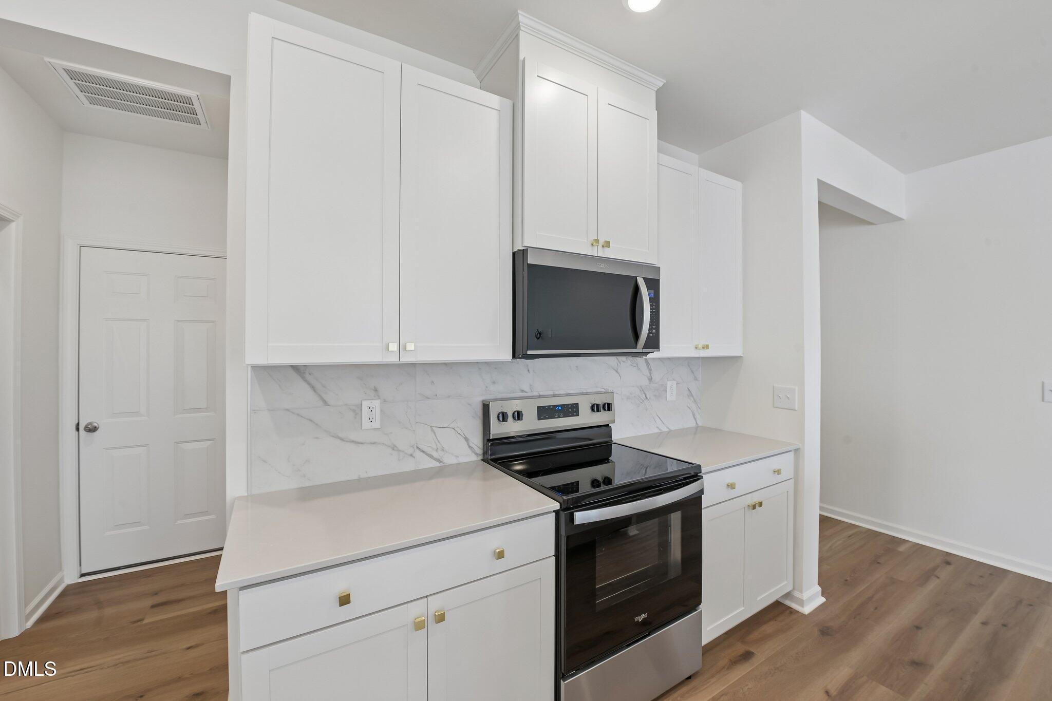 512 Sunset Lake Drive Property Photo 12