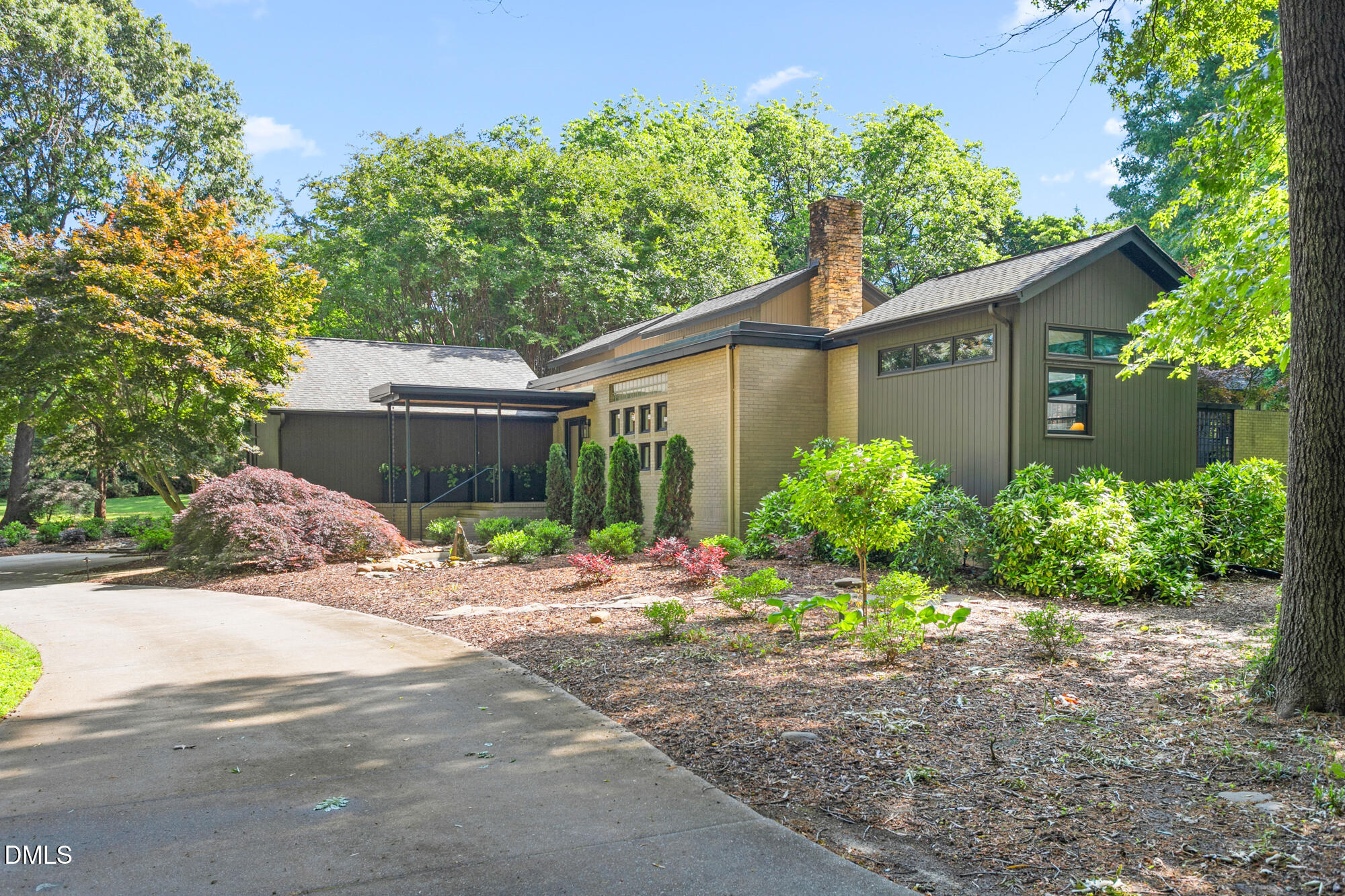 1040 Glenview Lane Property Photo 1
