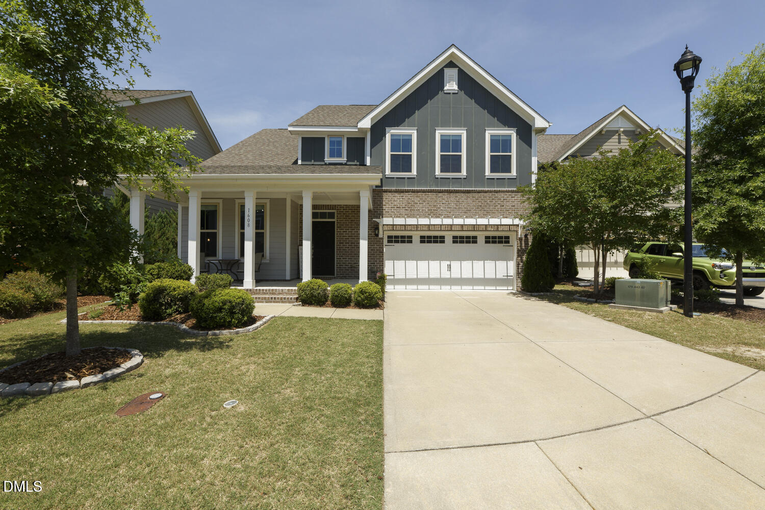 1608 Cascade Falls Lane Property Photo 2