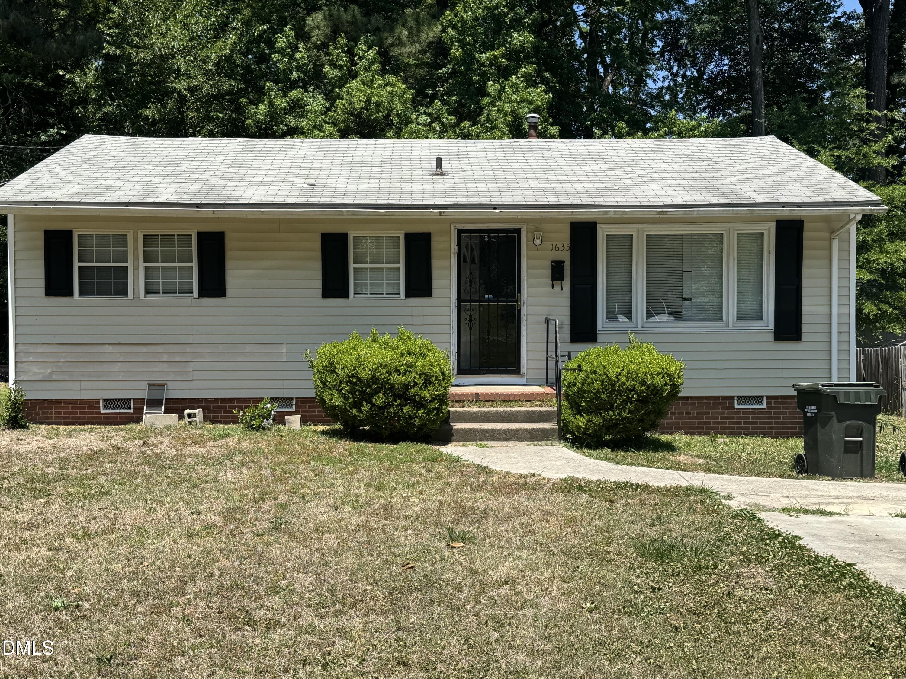 1635 Greenbriar Road Property Photo 1