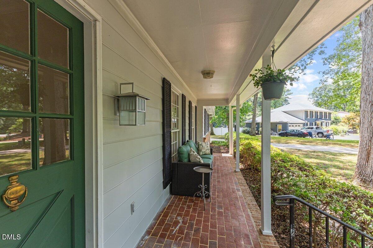 8501 Shadow Wood Place Property Photo 3