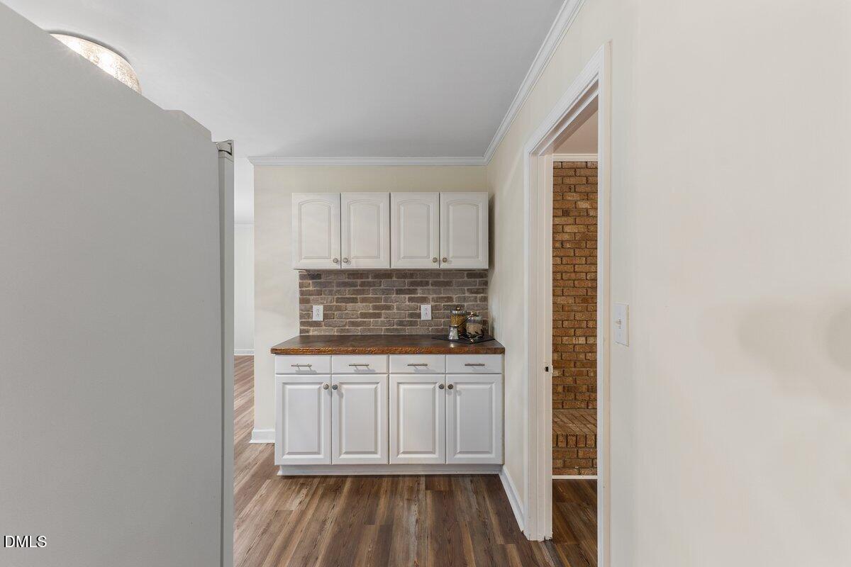 8501 Shadow Wood Place Property Photo 9