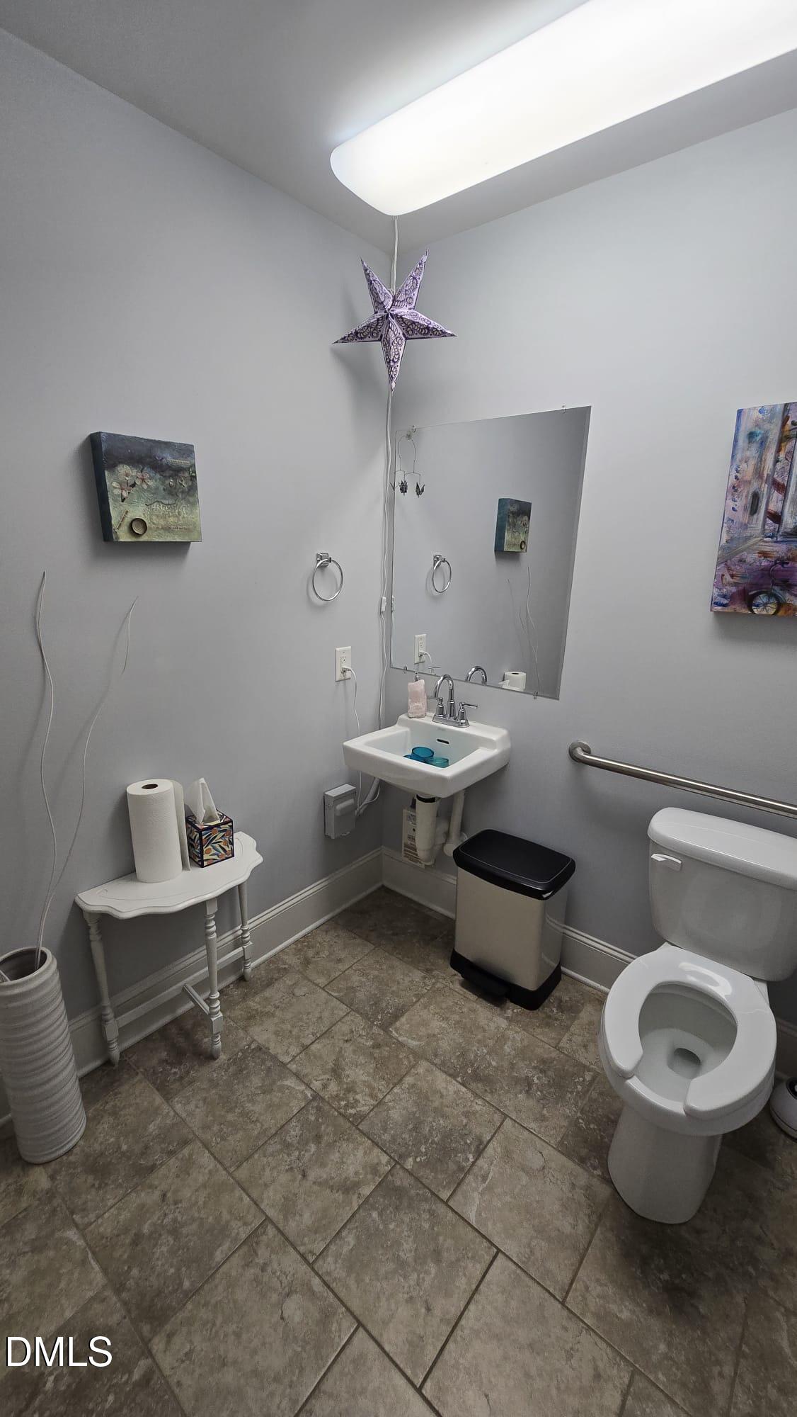 240 E Winmore Avenue C2 Property Photo 4