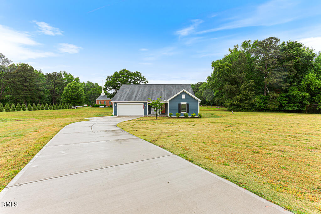 405 Thorny Branch Drive Property Photo 3