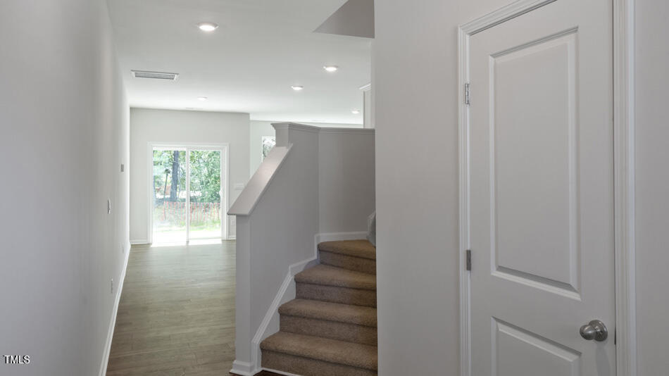 1945 Hinesley Drive Property Photo 4