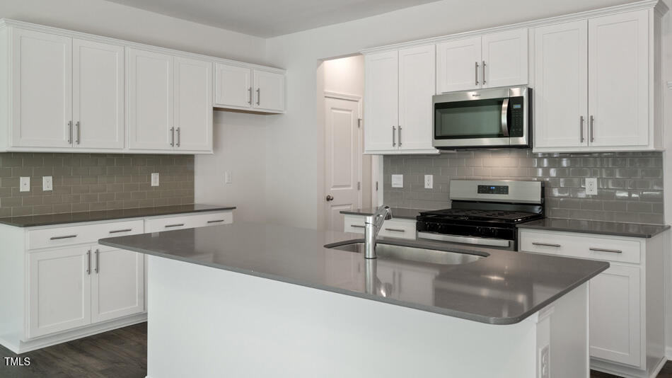 1945 Hinesley Drive Property Photo 8
