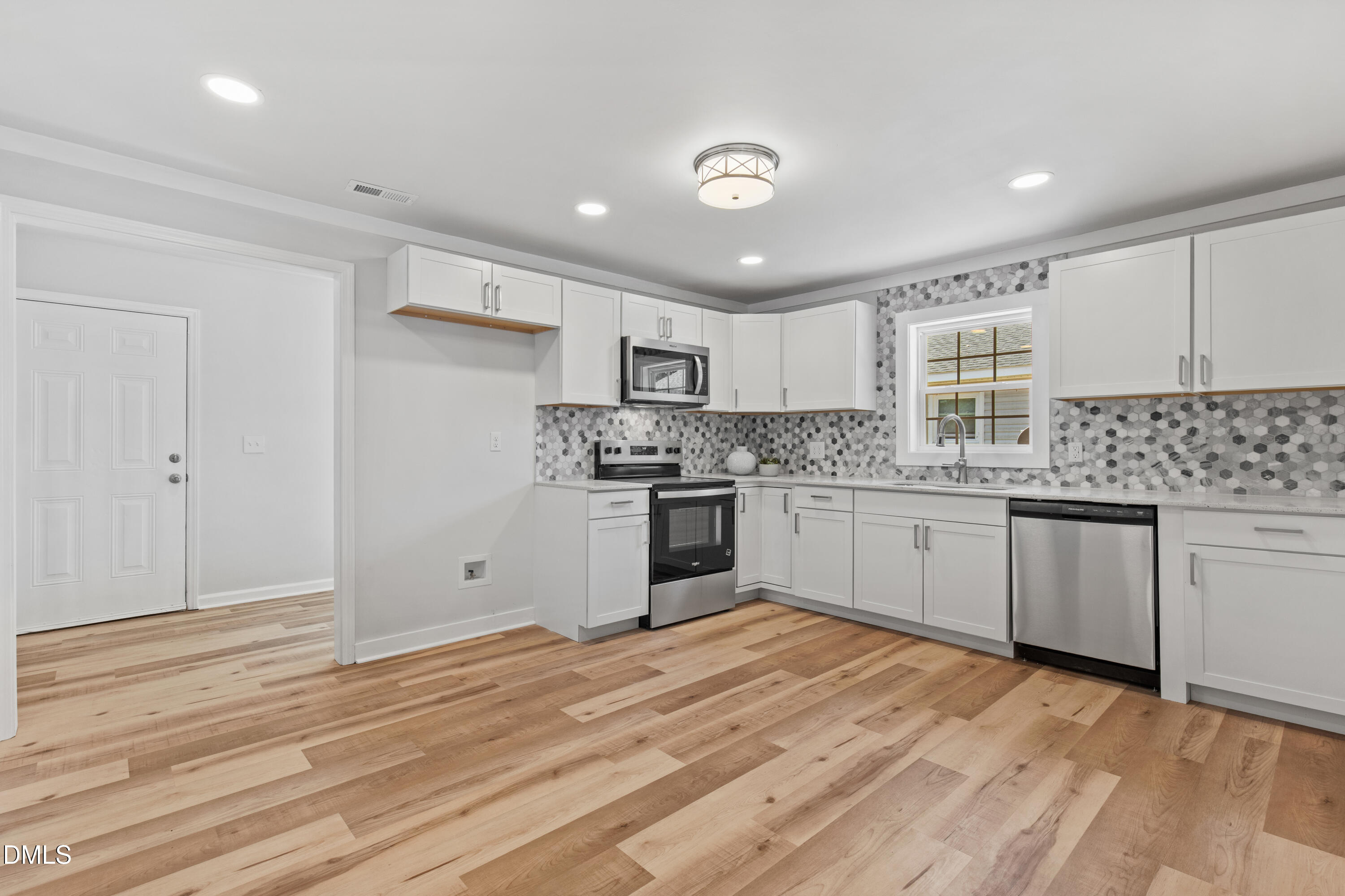 105 3rd Street Property Photo 7