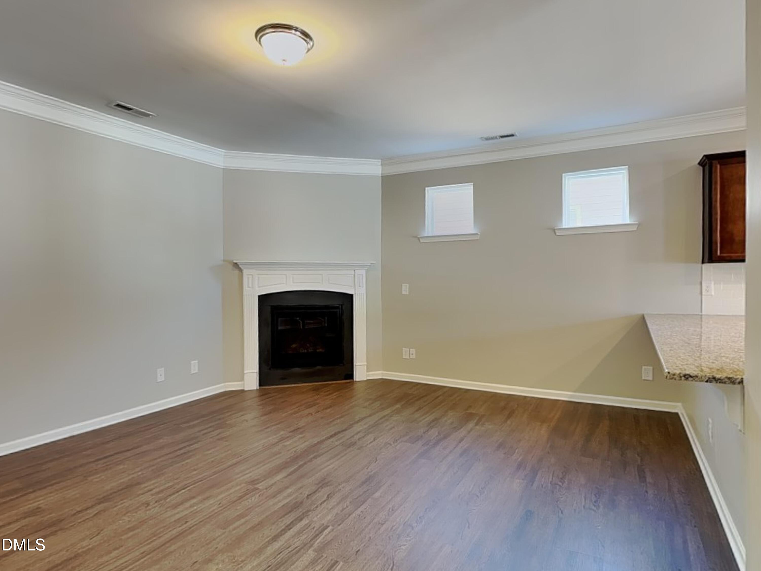 73 Crownview Court Property Photo 4