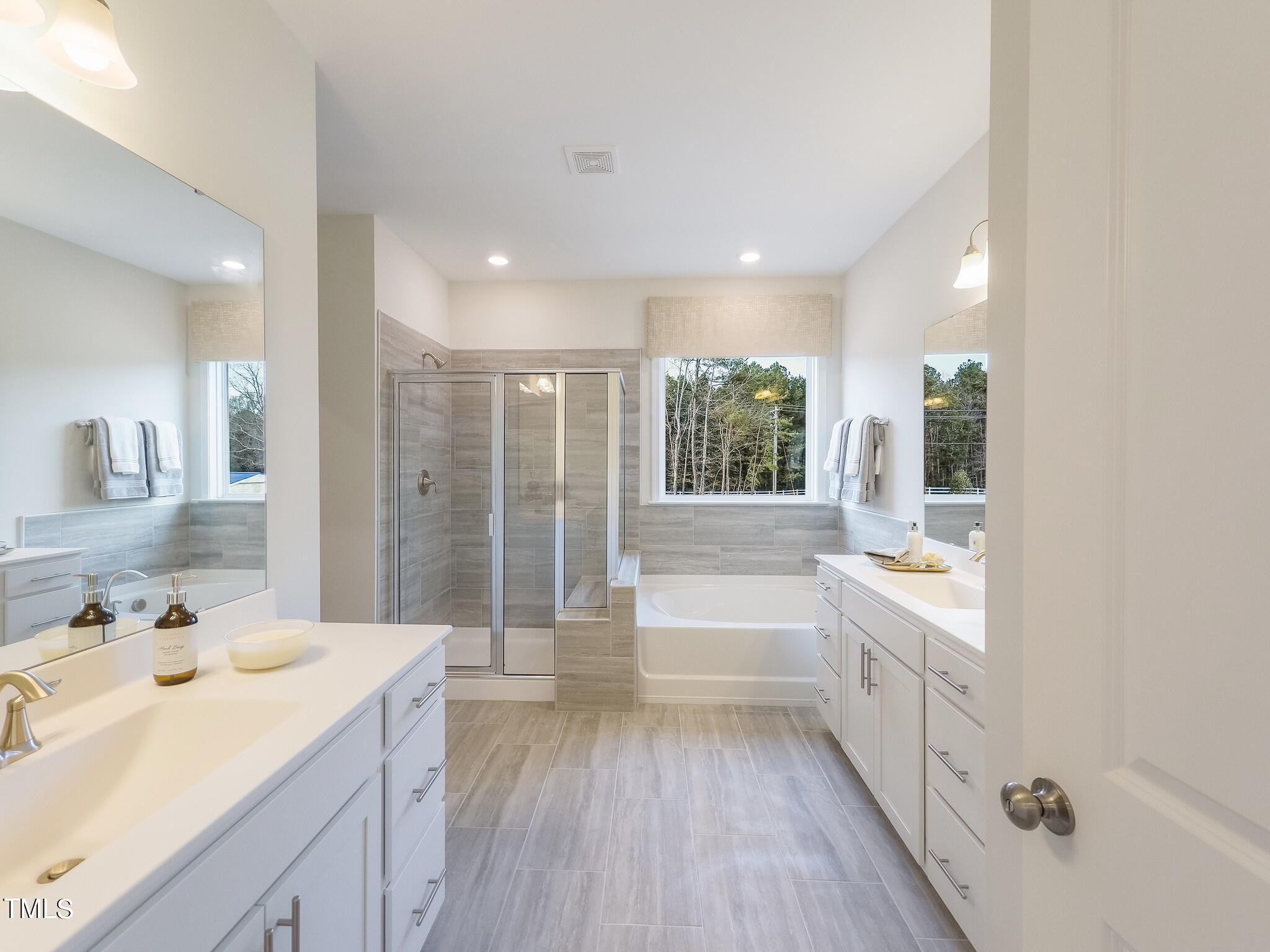 3077 Ocean Sunrise Drive Property Photo 20
