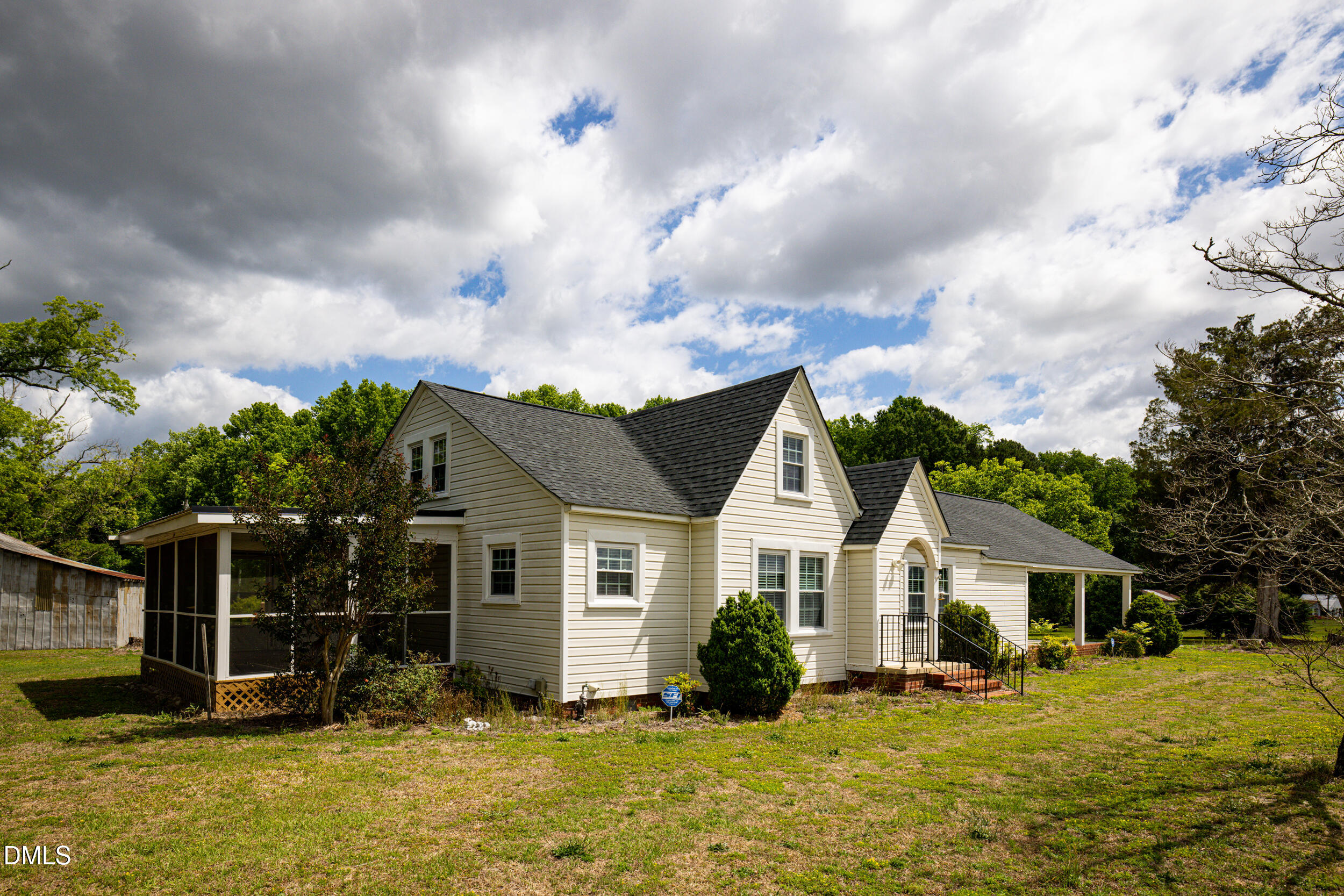 10581 Highway 42 Property Photo 2