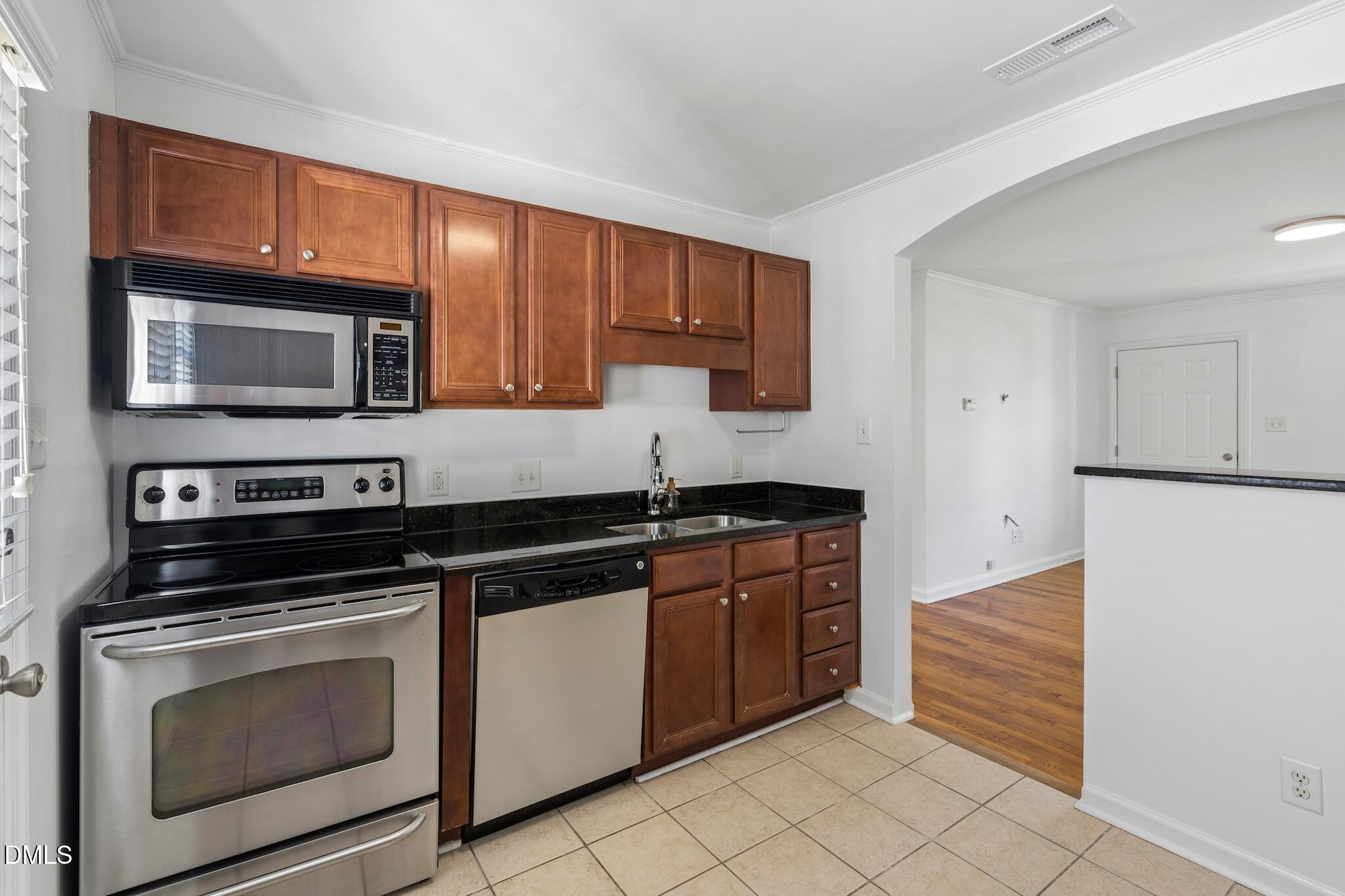 2342 Bernard Street Property Photo 5