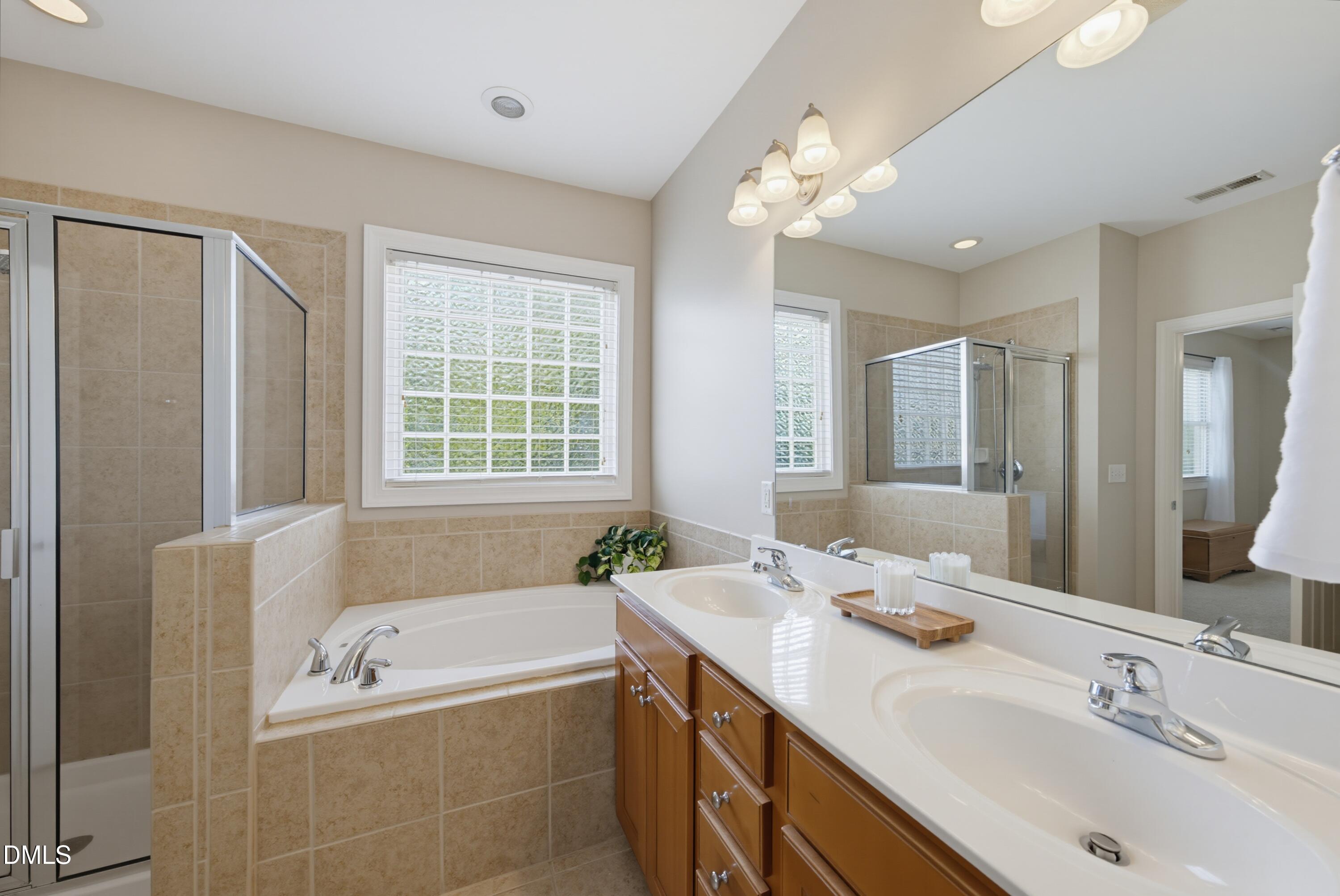 912 Sweet Olive Court Property Photo 23