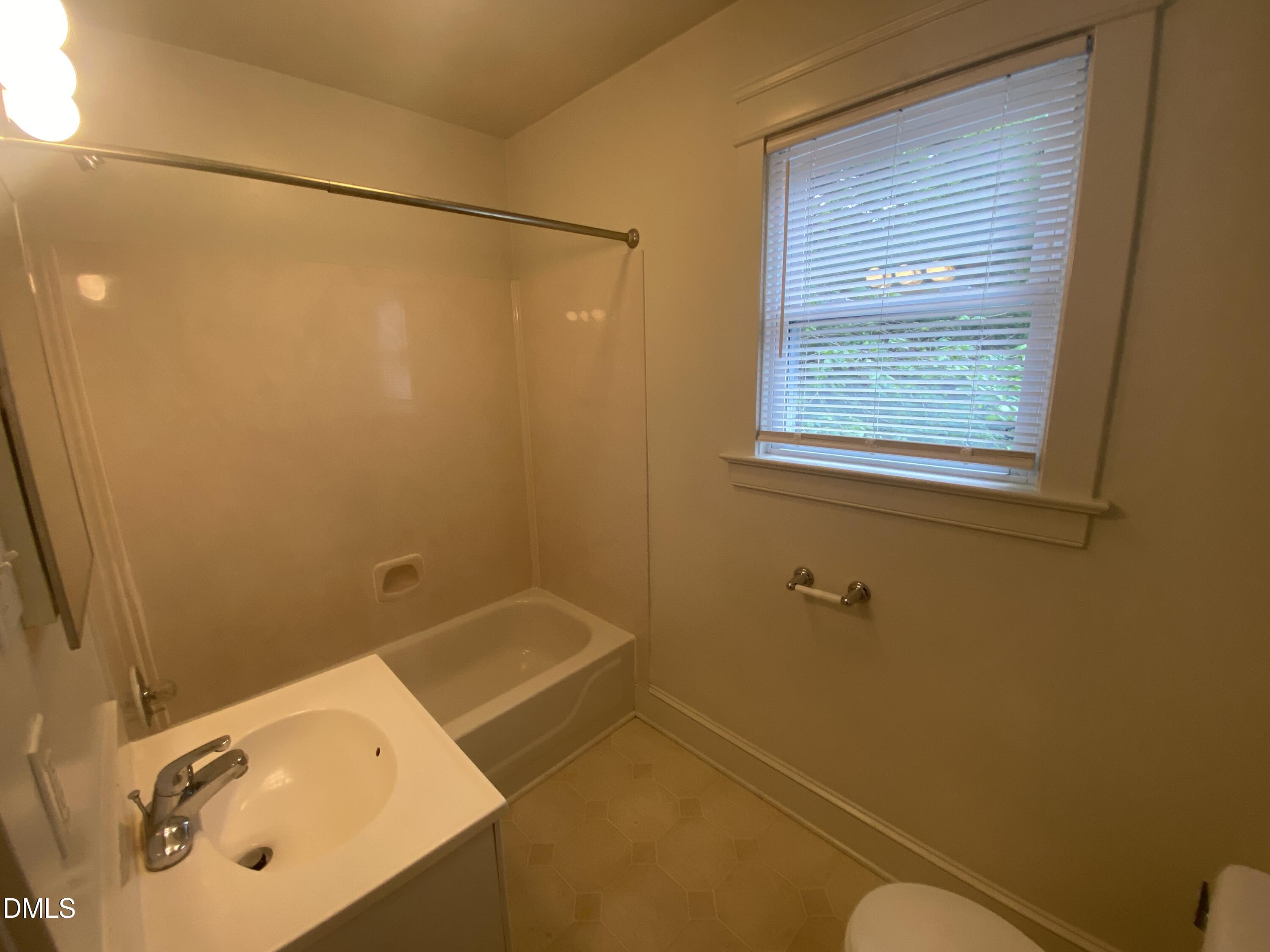 1407-1413 Clarendon Street Property Photo 13