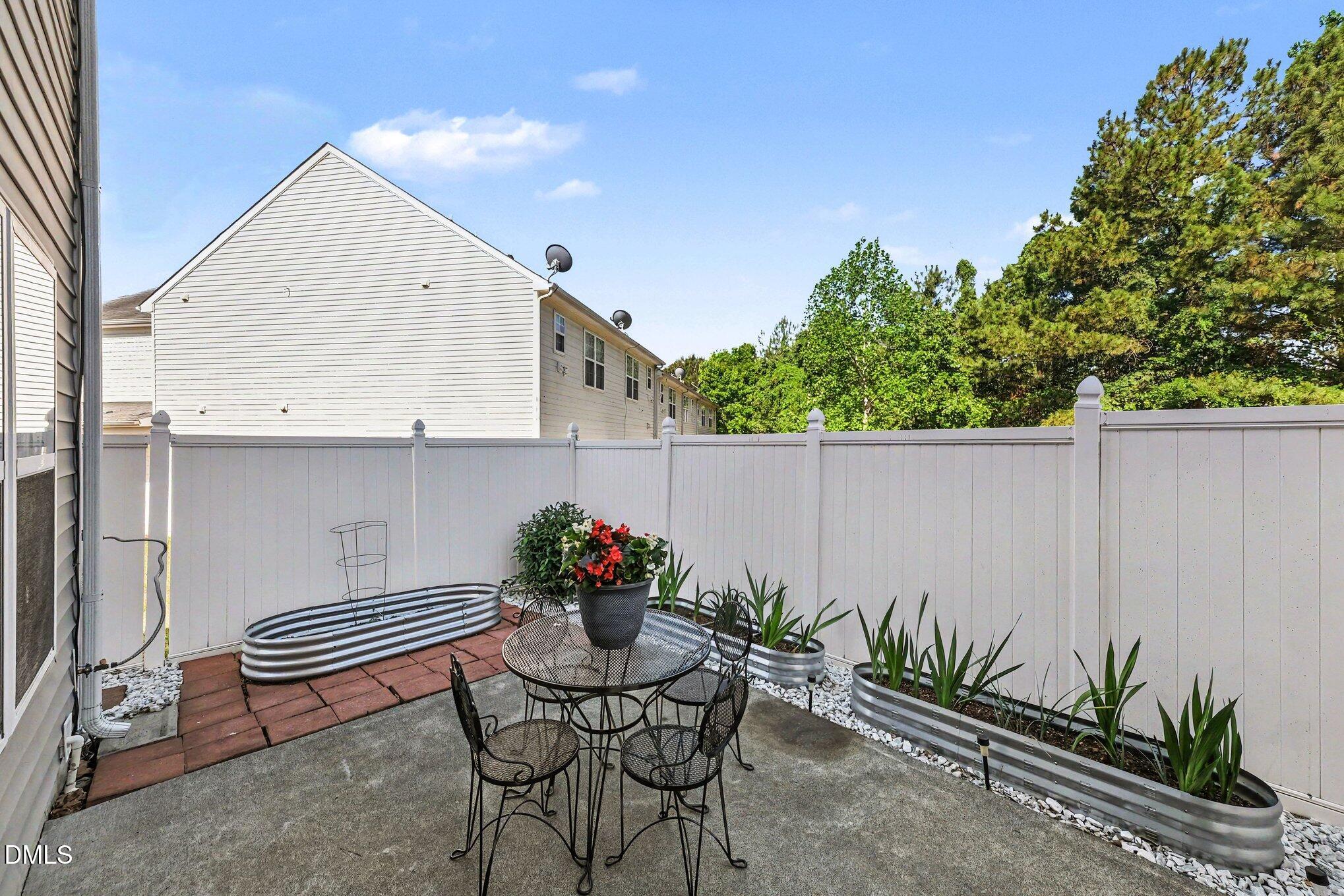1016 Hadel Place Property Photo 22