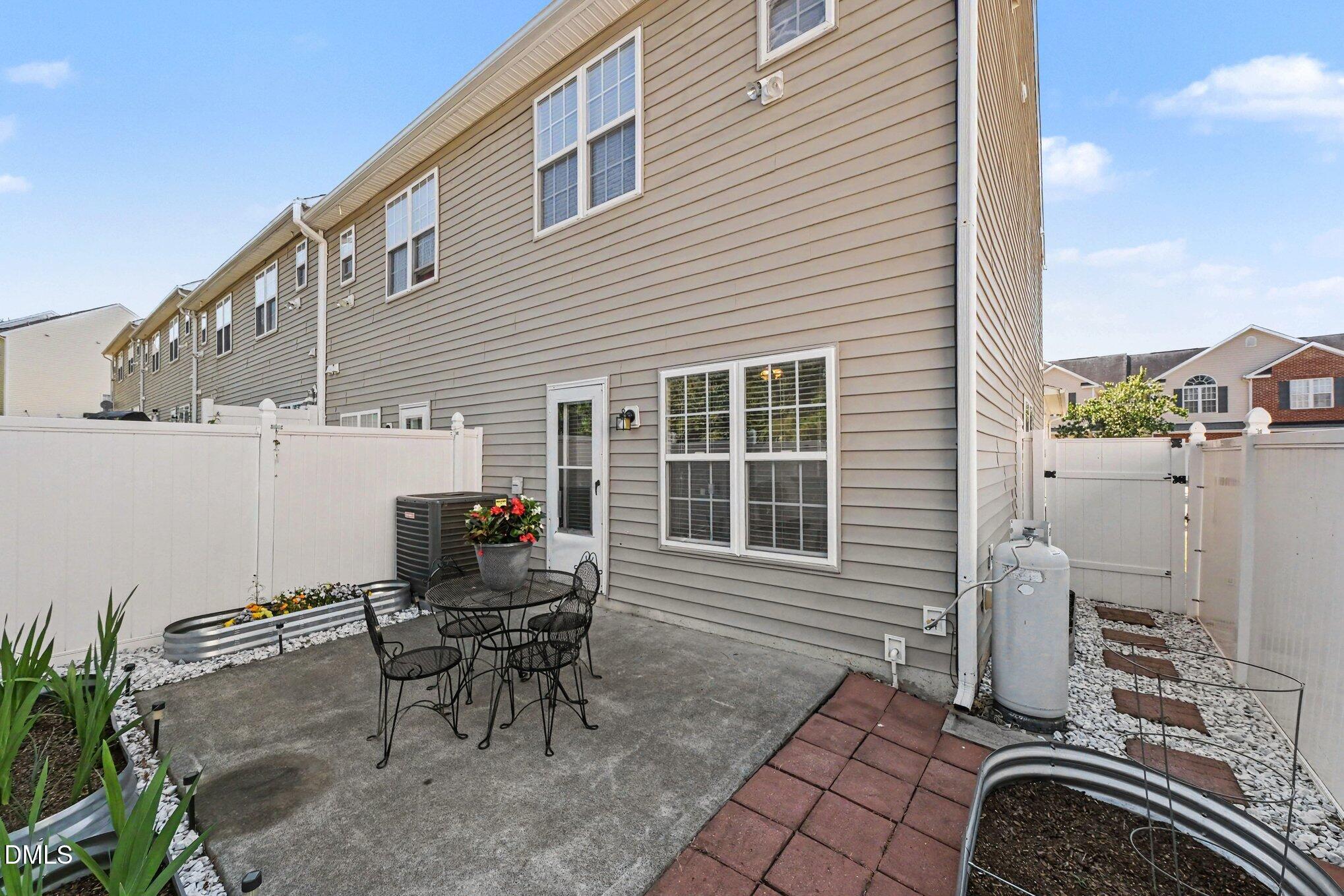 1016 Hadel Place Property Photo 23