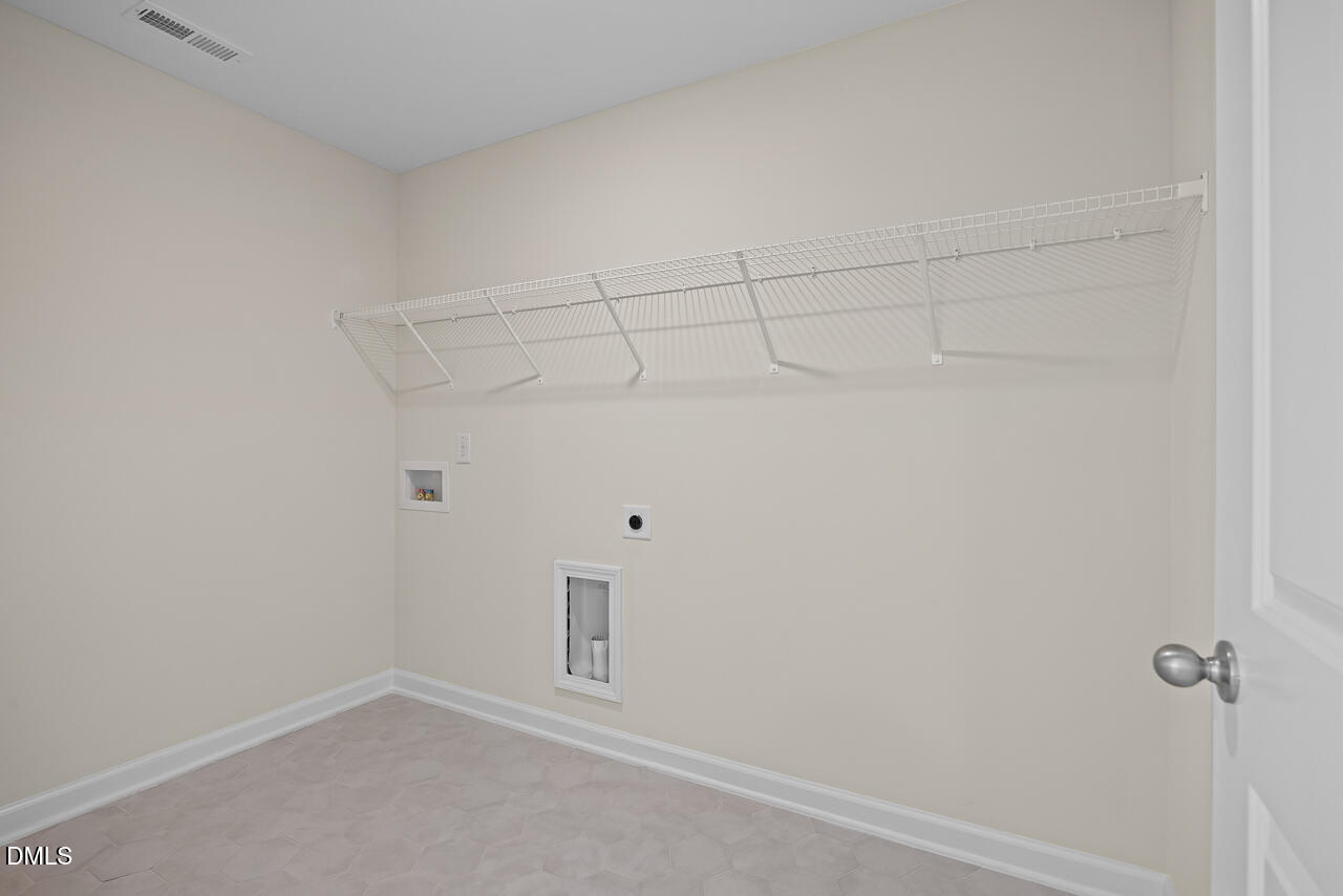 521 Crescent Wood Trail 013 Property Photo 28