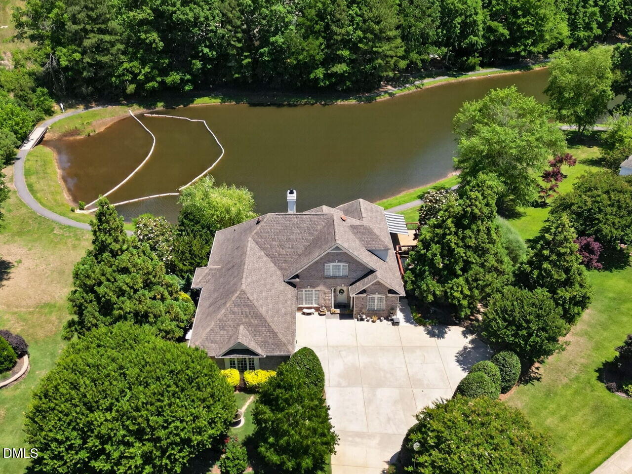 139 Lake Point Drive Property Photo 2