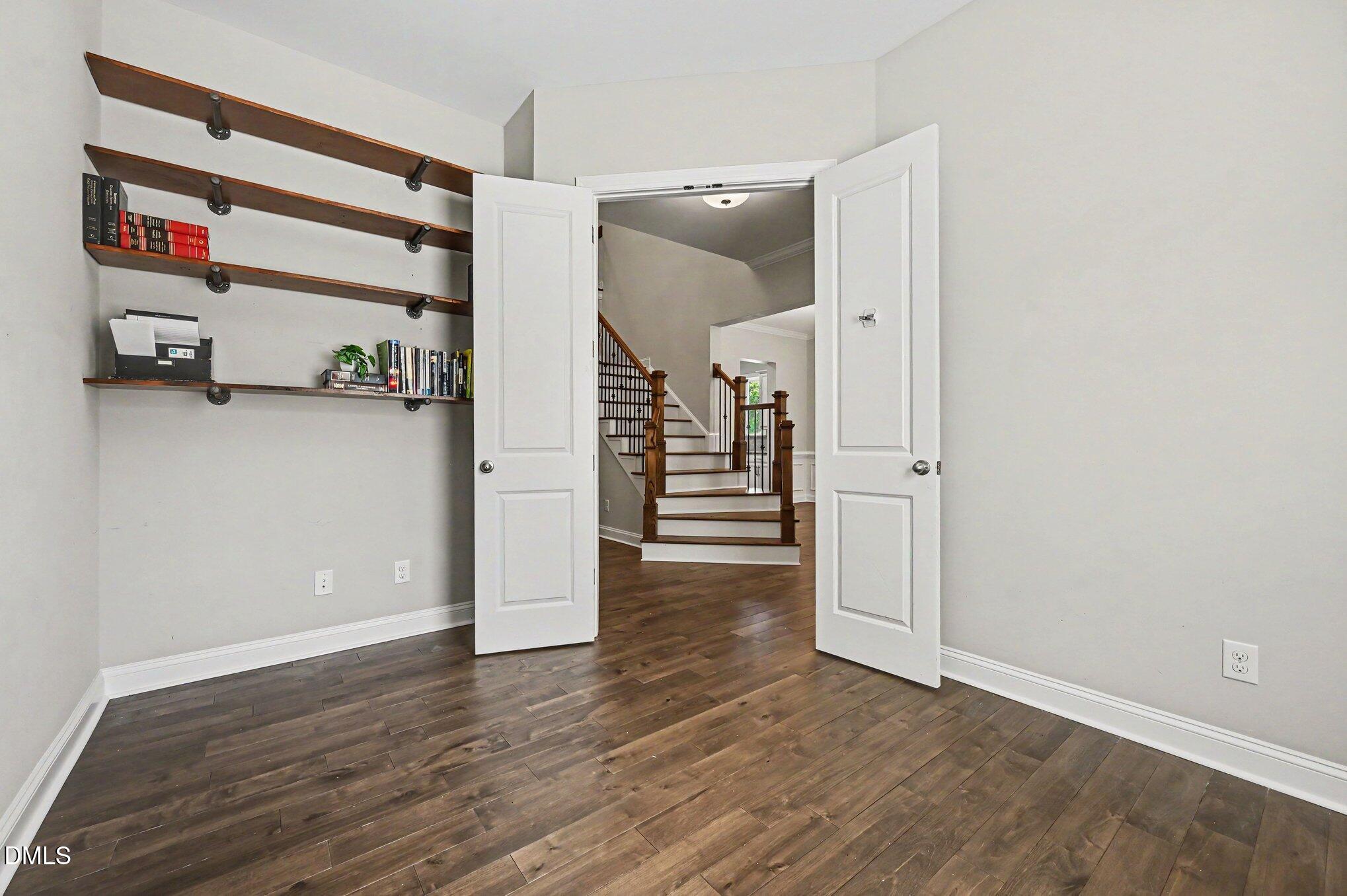 724 Peninsula Forest Place Property Photo 16