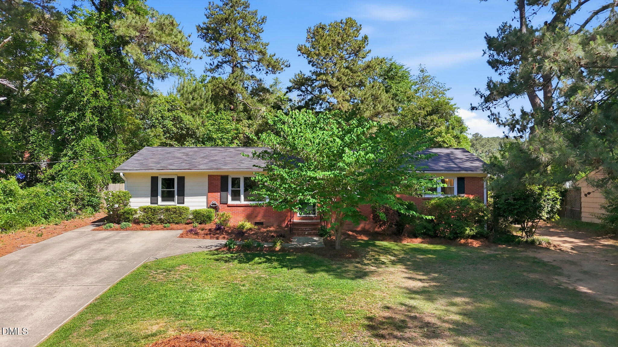 408 Lakeside Drive Property Photo 2