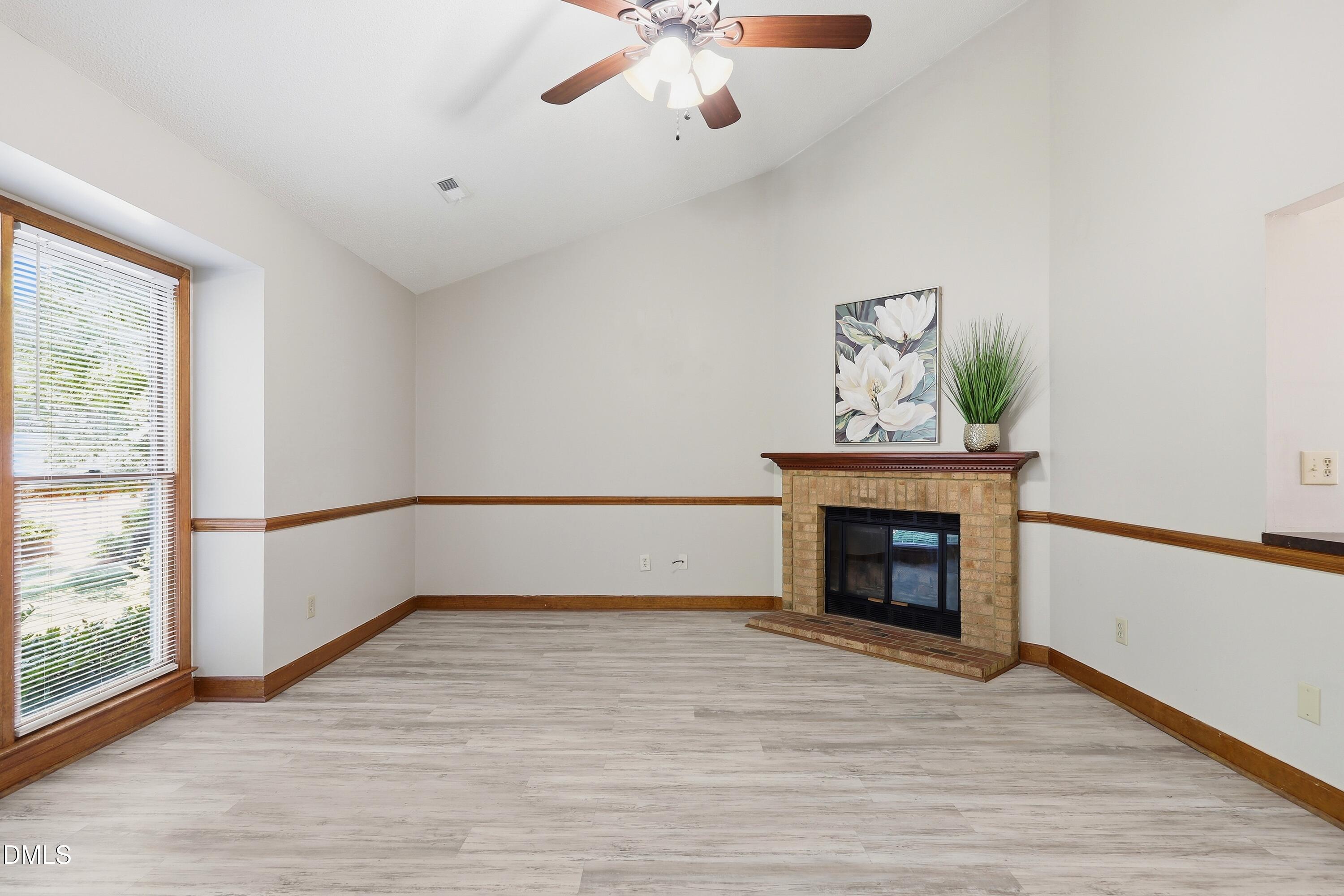 300 W Woodcroft Parkway Apt 26a Property Photo 5