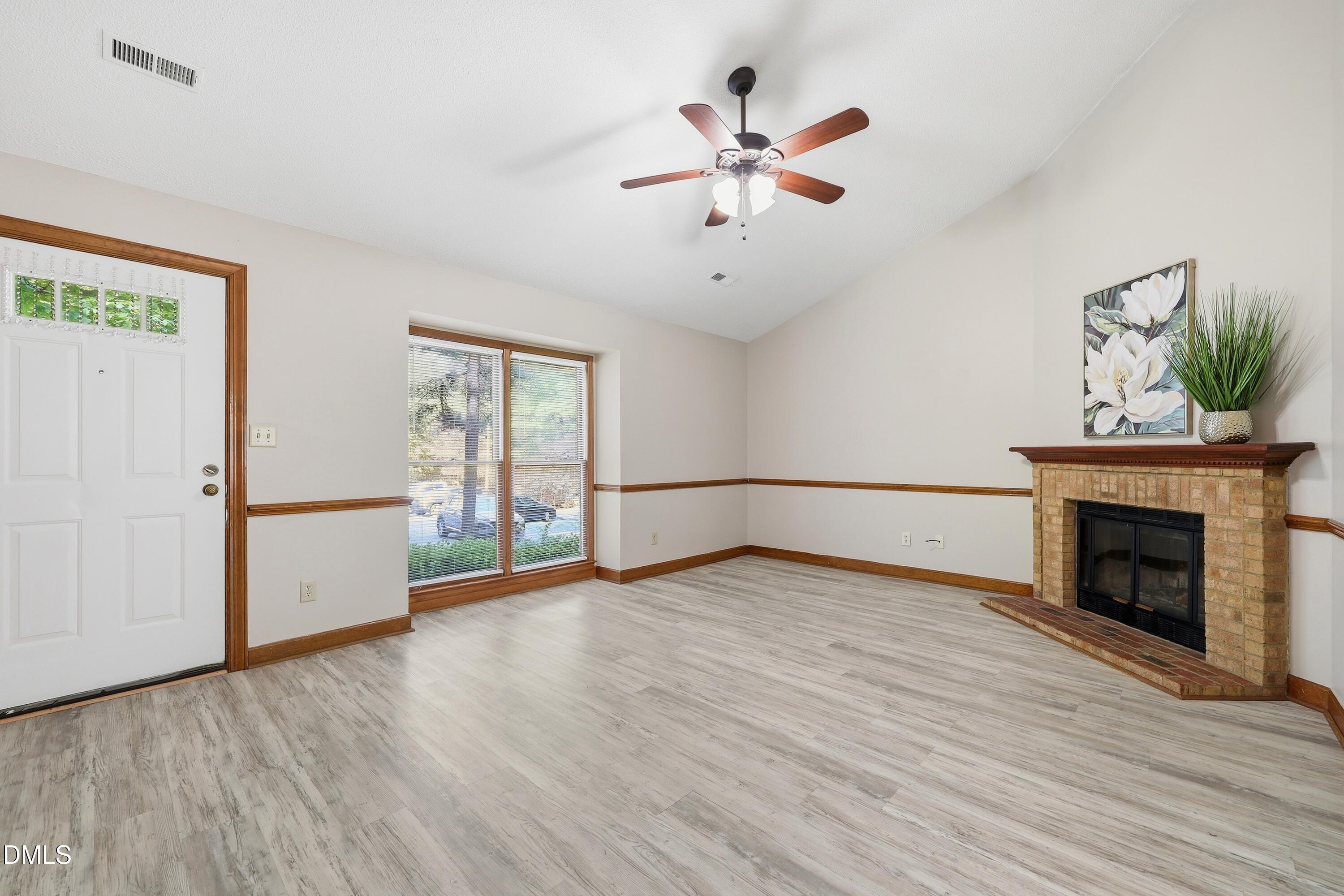 300 W Woodcroft Parkway Apt 26a Property Photo 6