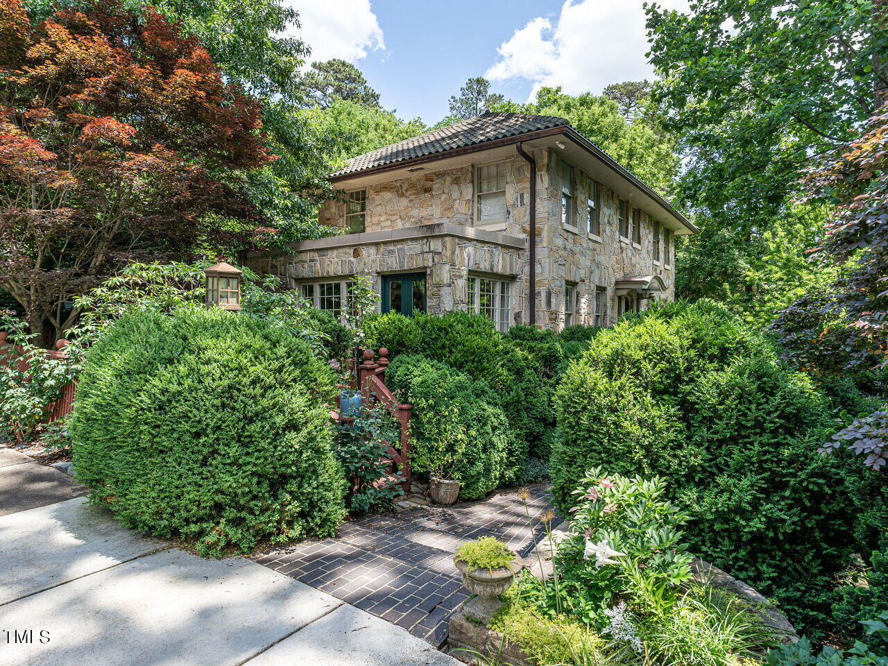 2501 Kenmore Drive Property Photo 1