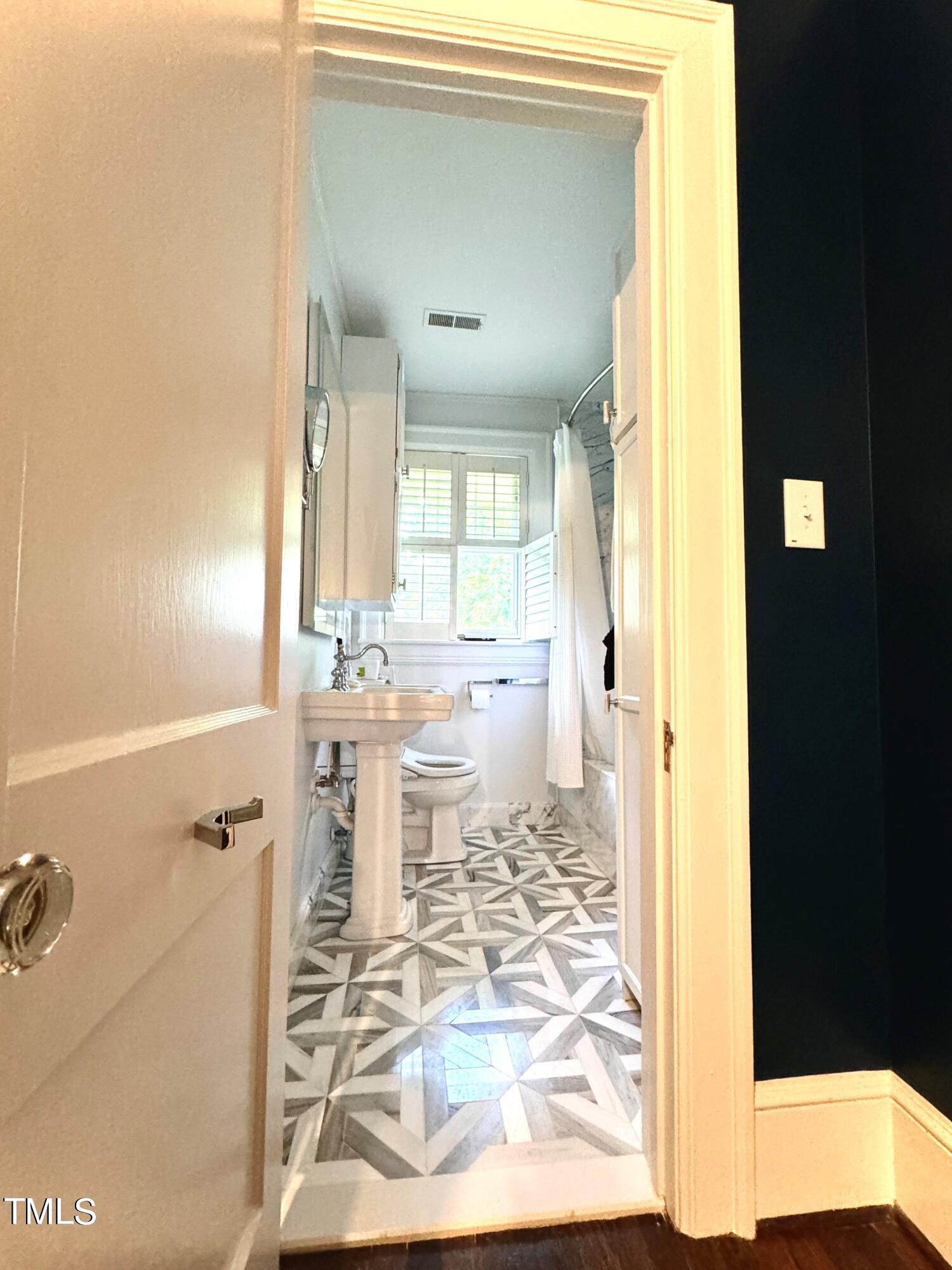 2501 Kenmore Drive Property Photo 36