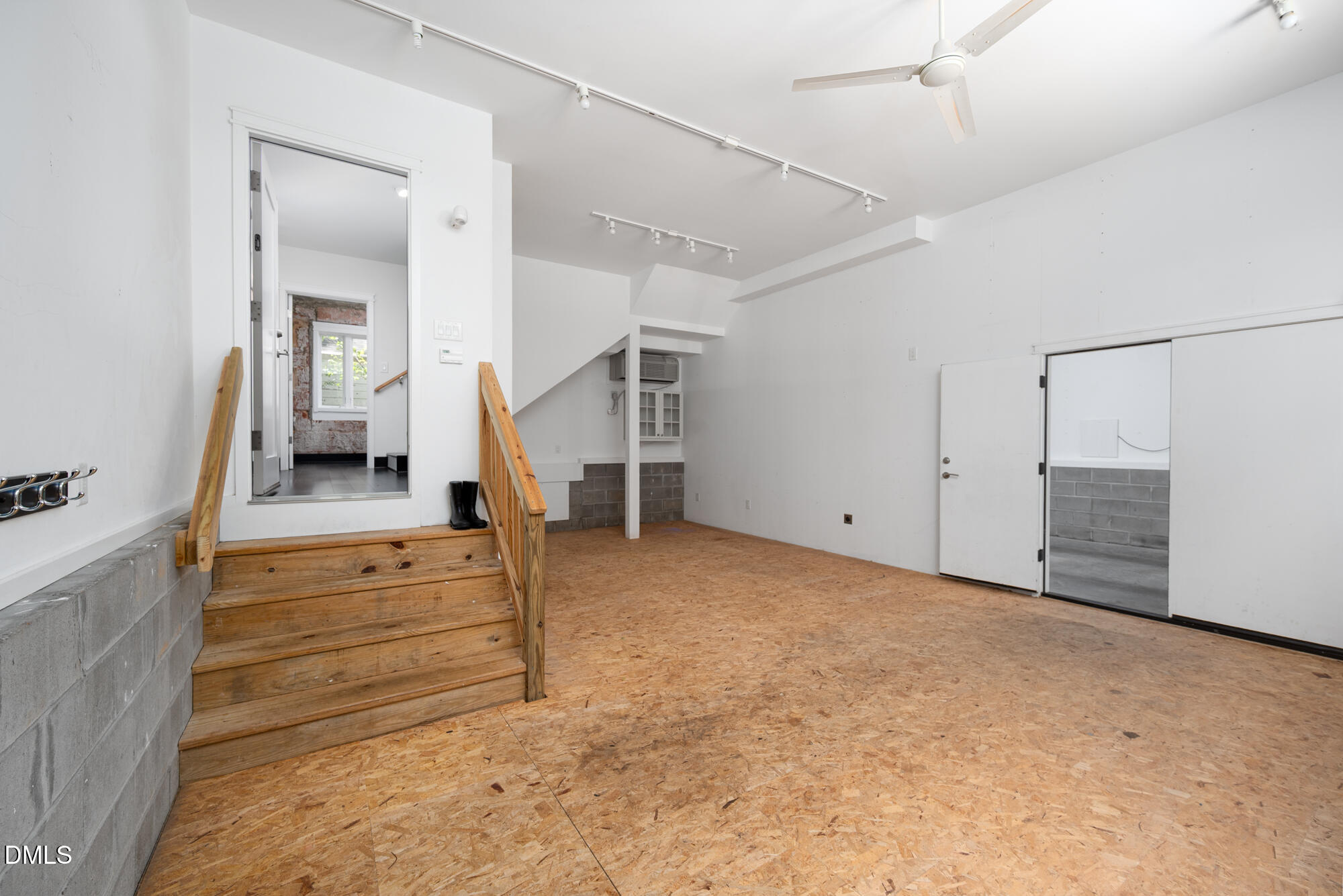 400 W Knox Street Property Photo 42