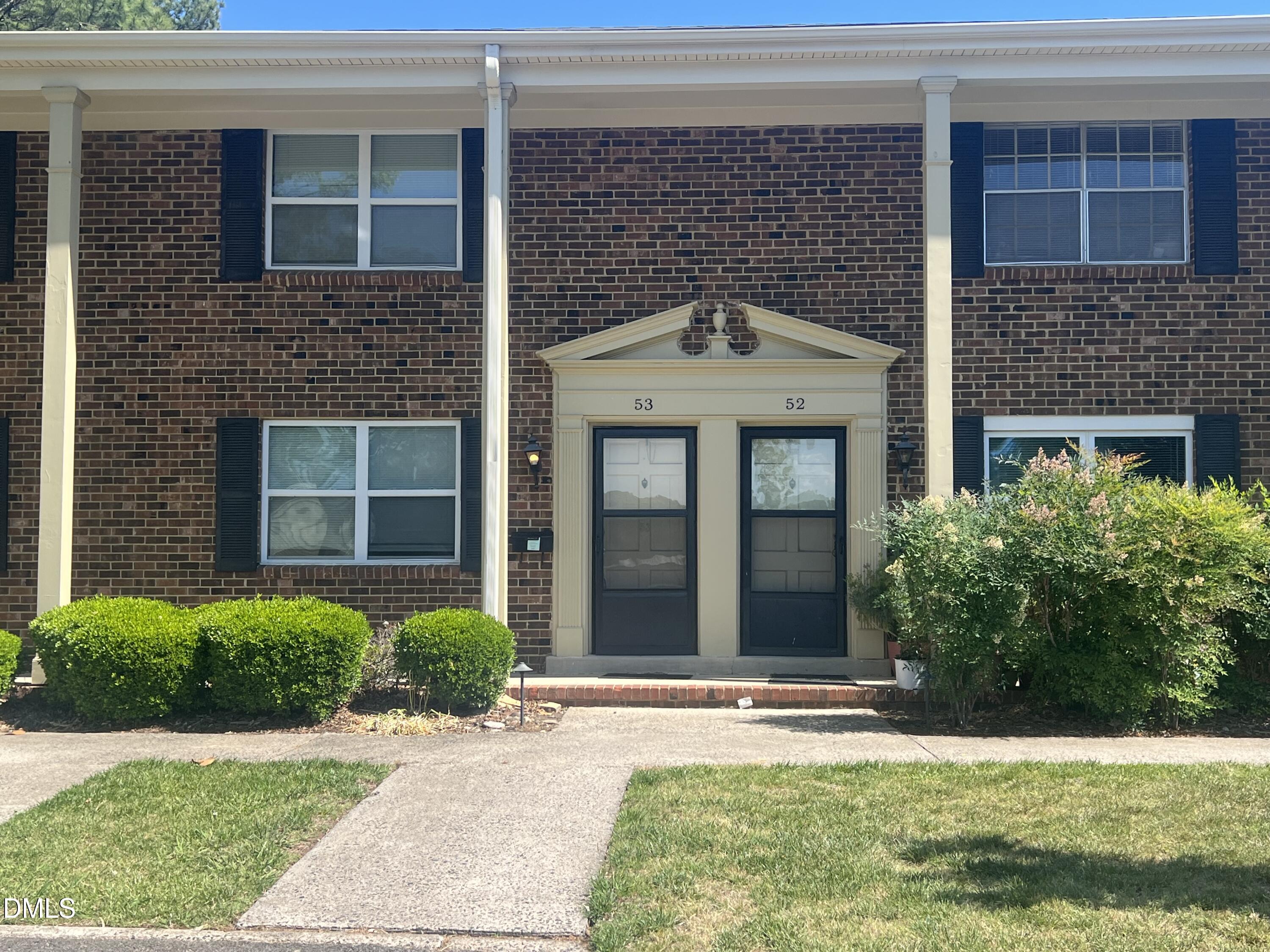 1002 Willow Drive Apt 53 Property Photo 1