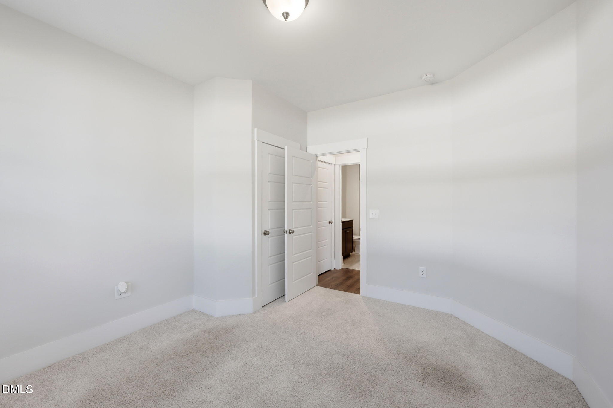 107 S Clearbrook Court Property Photo 8