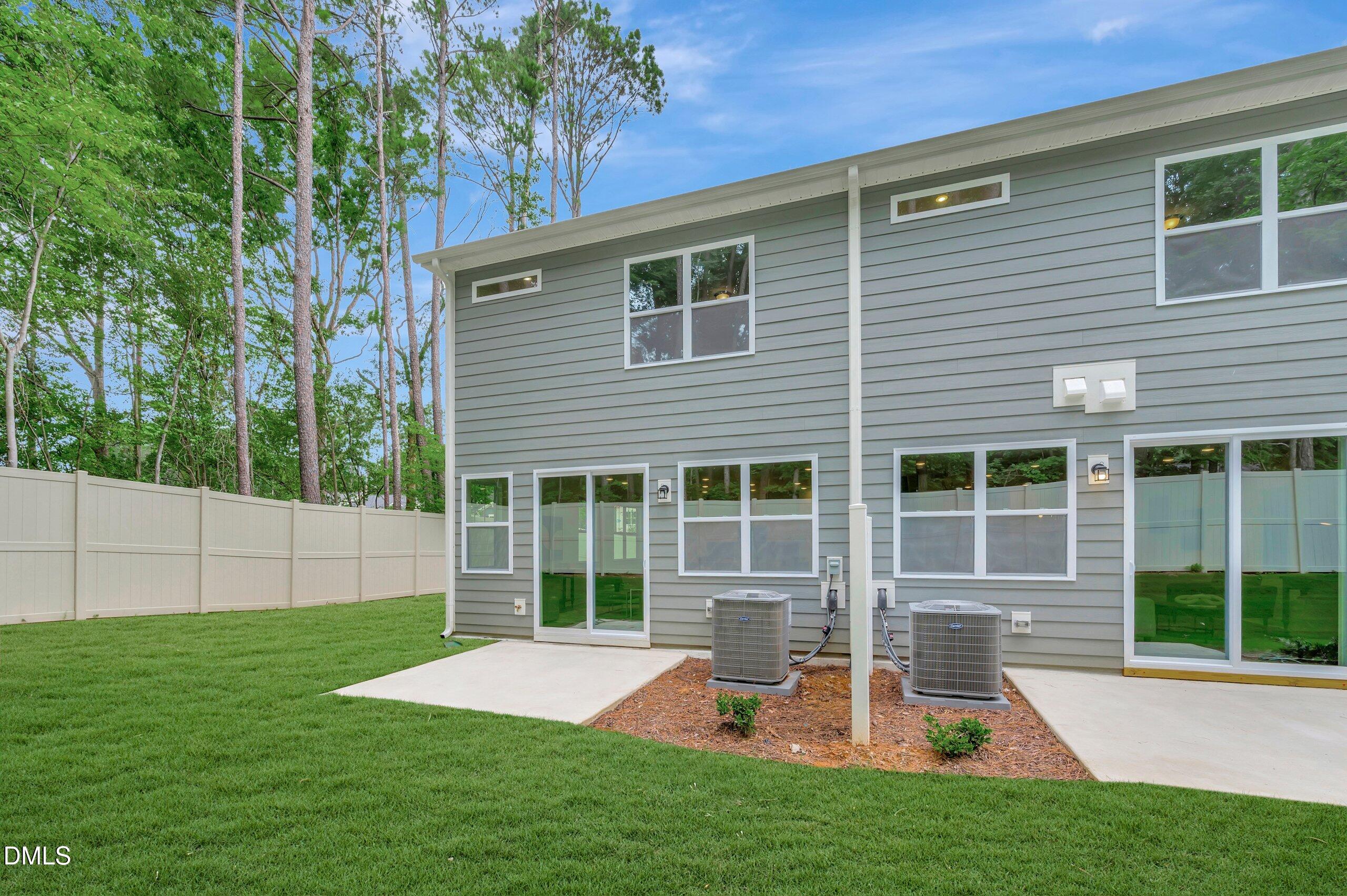 2921 Spring Manor Way Property Photo 4