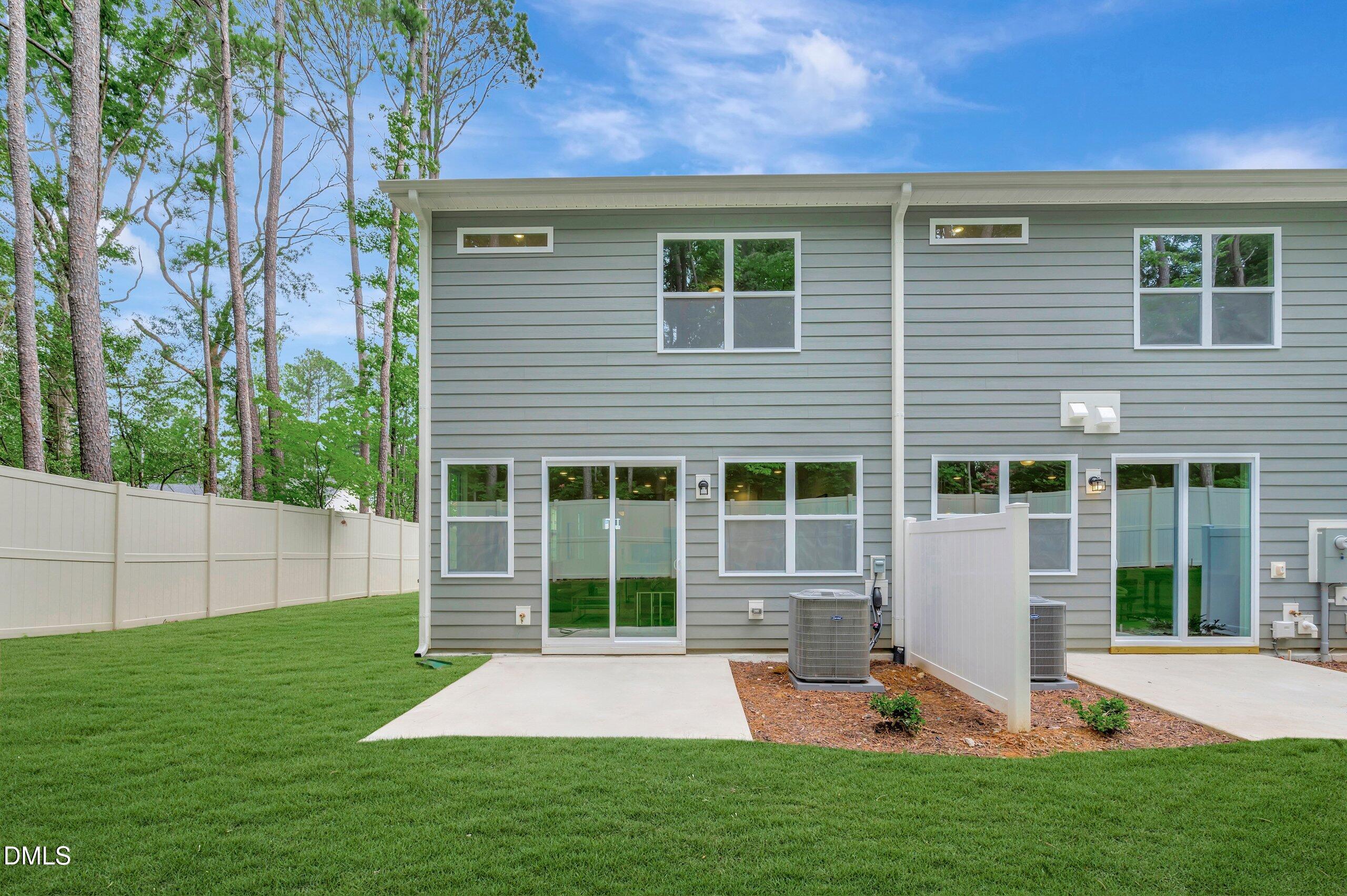 2921 Spring Manor Way Property Photo 5
