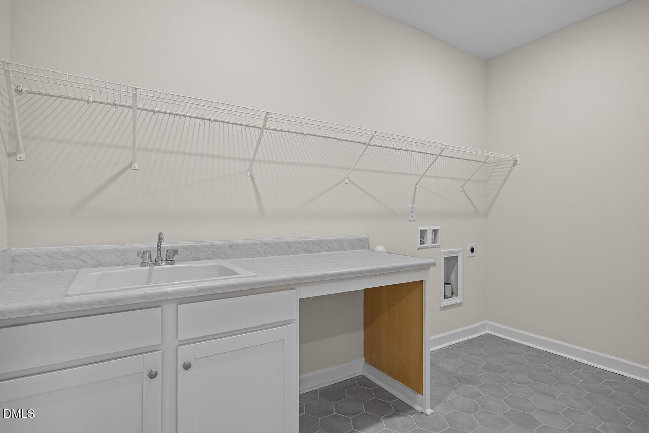 323 Queensferrry Lane Property Photo 22
