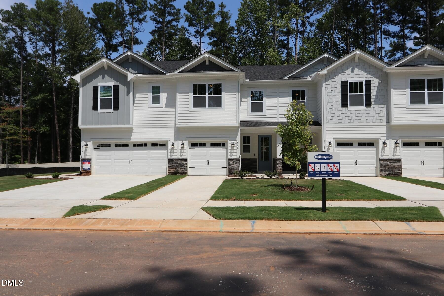 2932 Spring Manor Way Property Photo 7