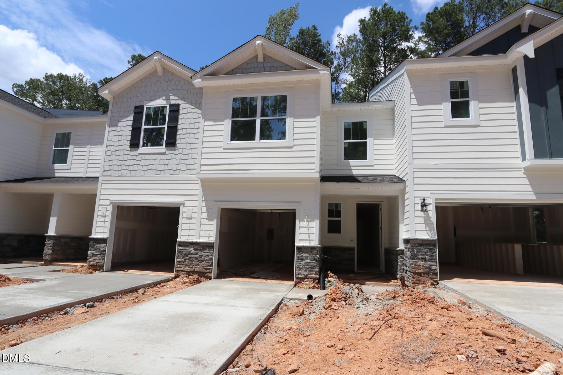 2928 Spring Manor Way Property Photo 2