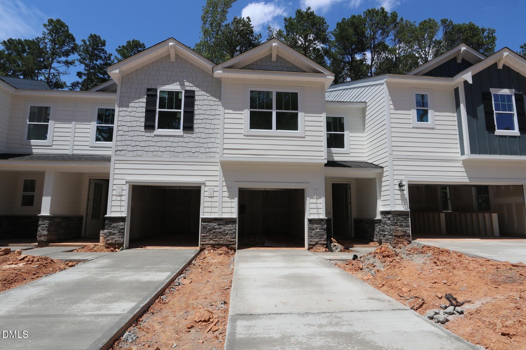 2928 Spring Manor Way Property Photo 3