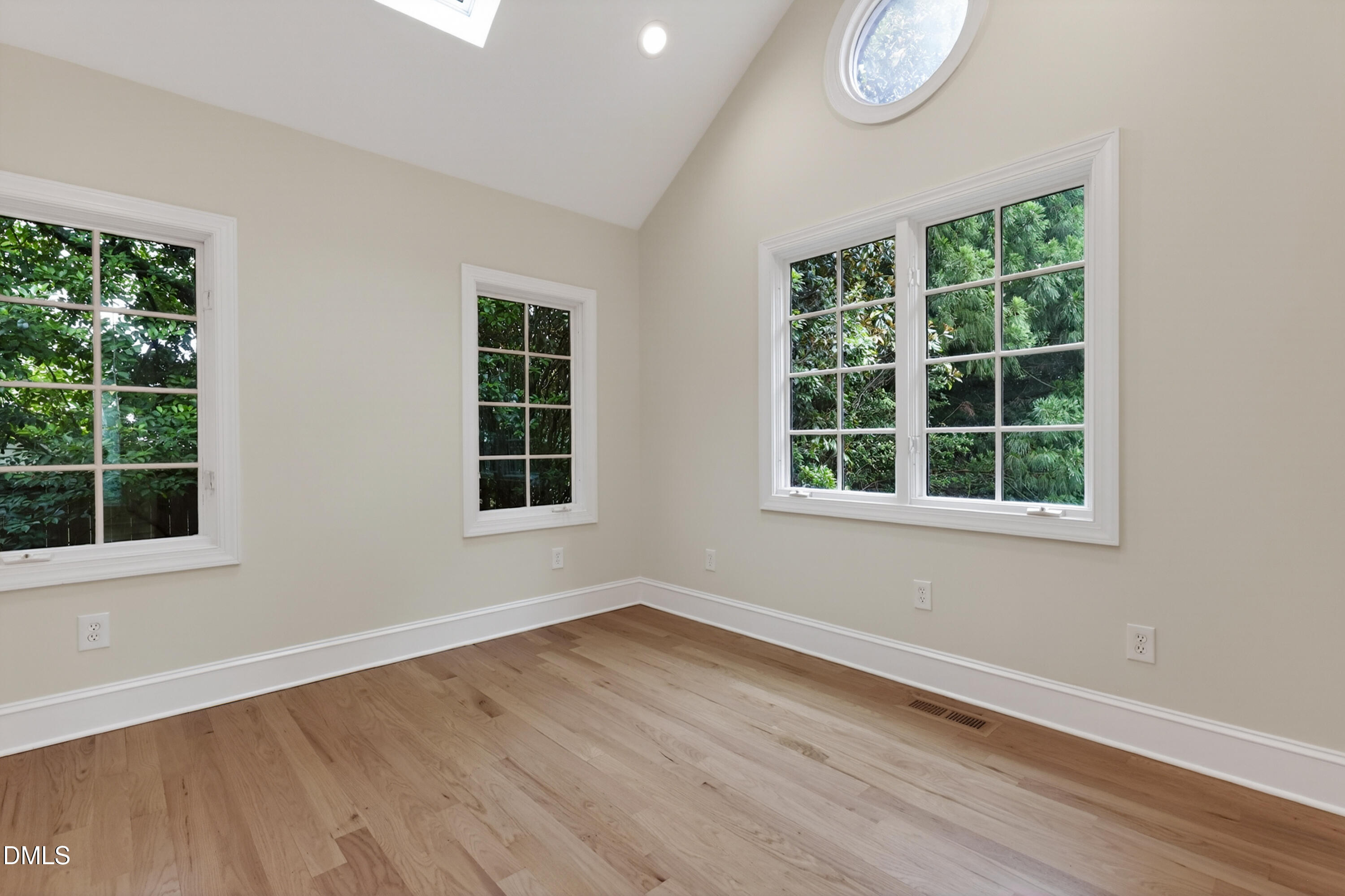 801 Glen Eden Drive Property Photo 10