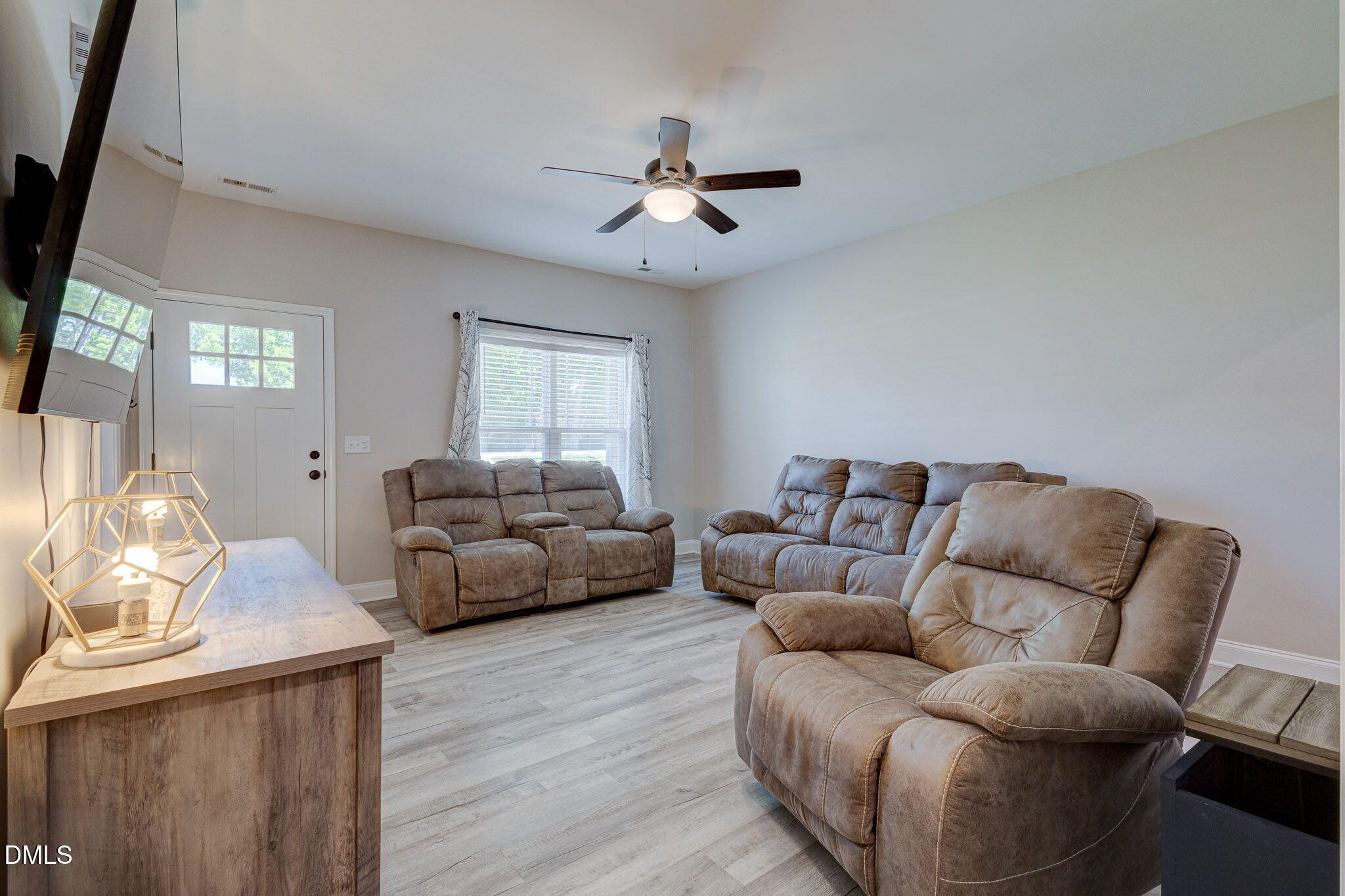 211 W Lewis Street Property Photo 5