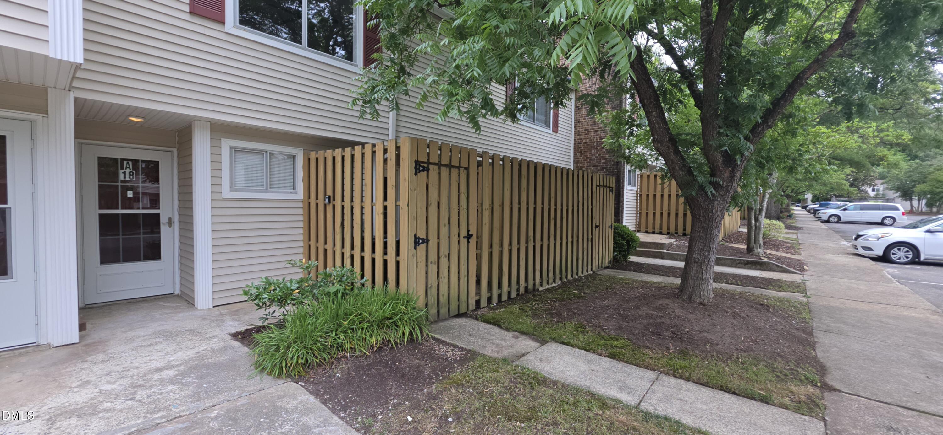 220 Elizabeth Street A18 Property Photo 1