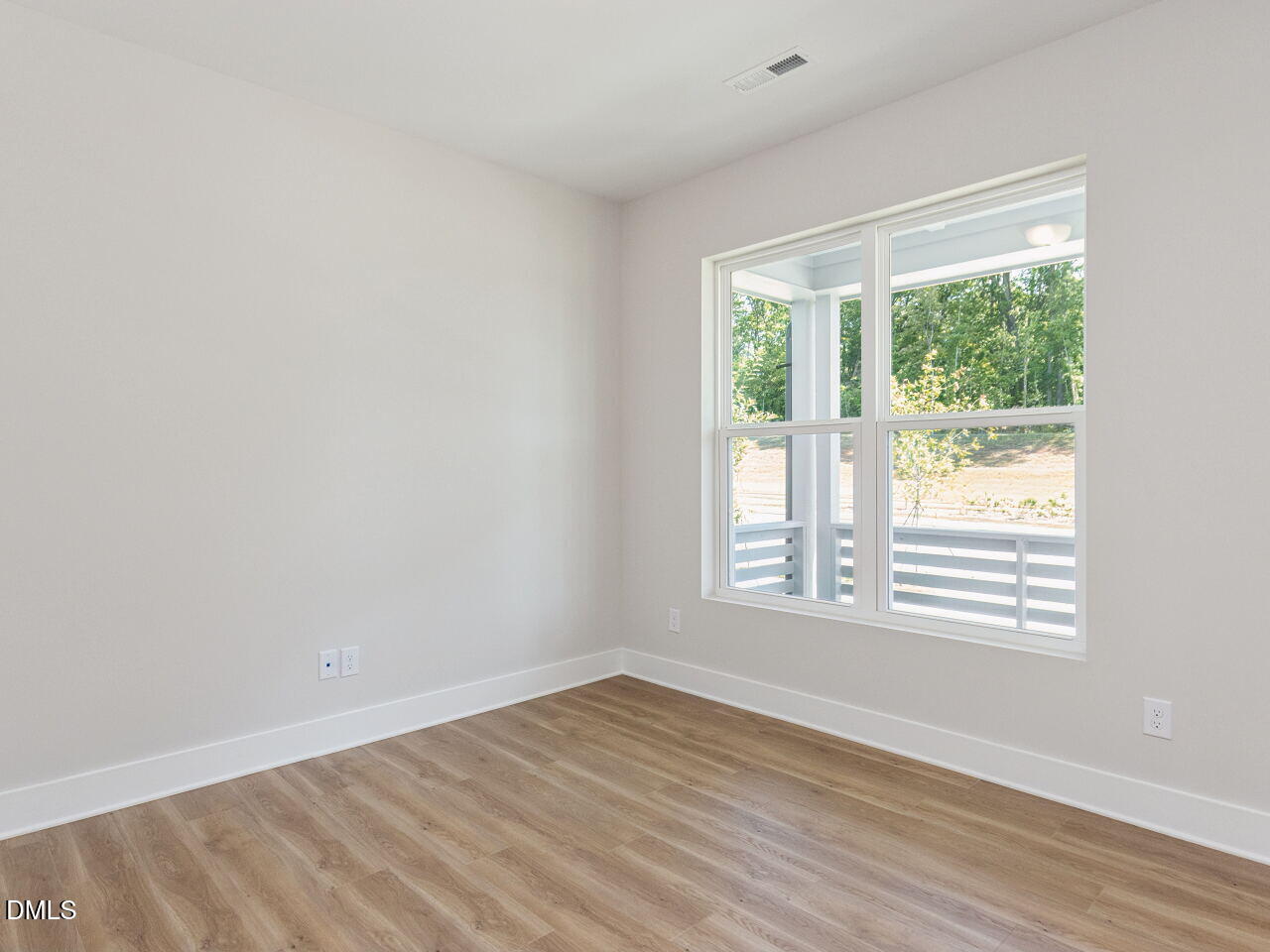 416 North Village Parkway Property Photo 7