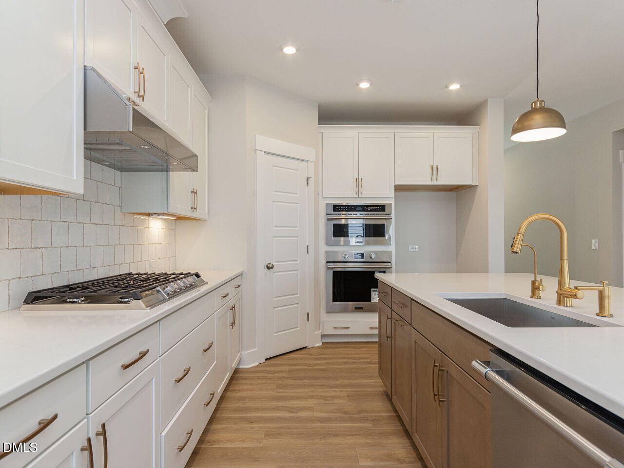 416 North Village Parkway Property Photo 12