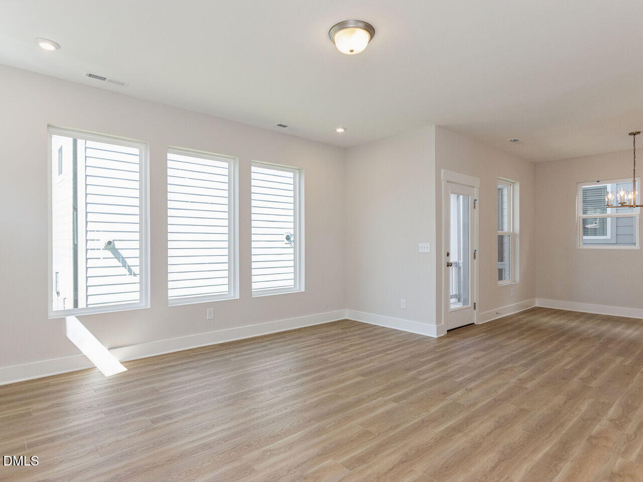 416 North Village Parkway Property Photo 15