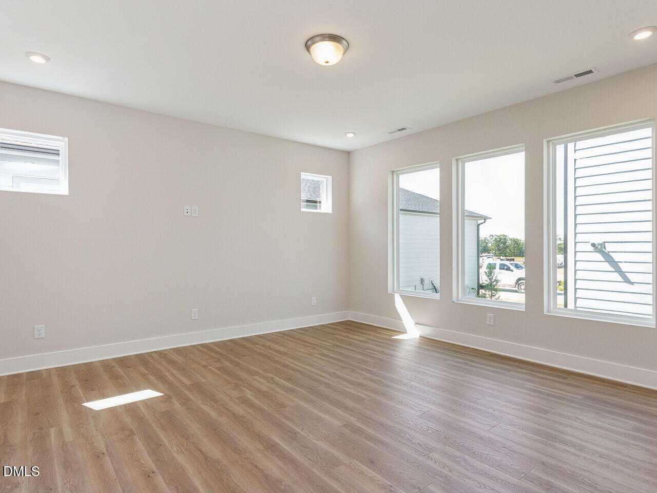 416 North Village Parkway Property Photo 16
