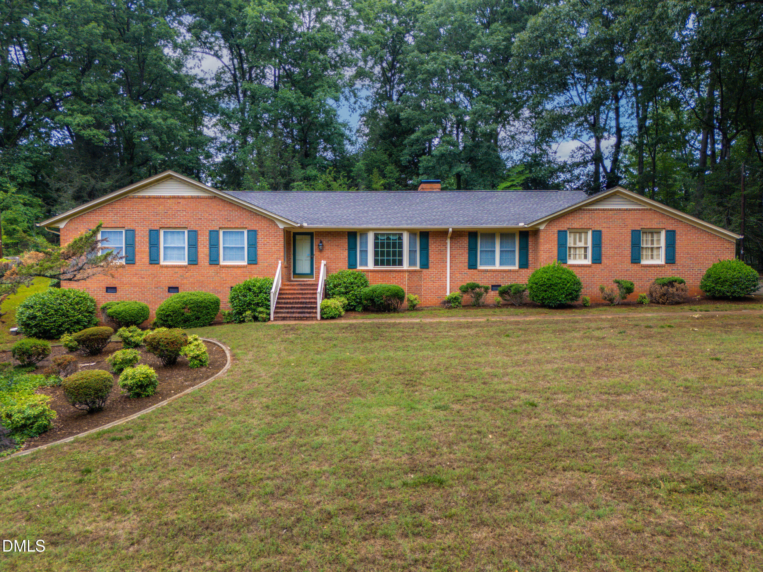 806 Cliftwood Drive Property Photo 1