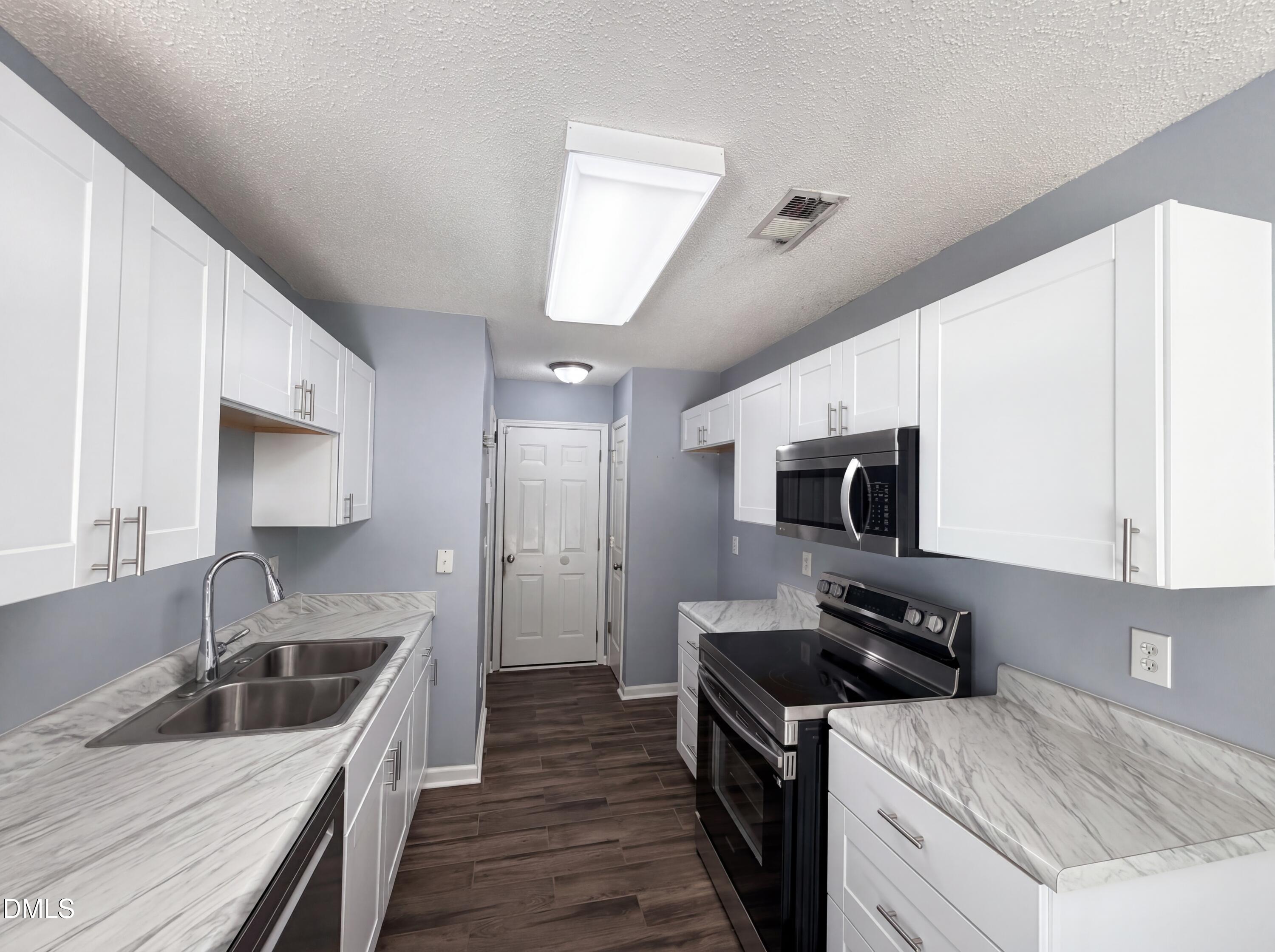 6005 Silkwater Court Property Photo 2