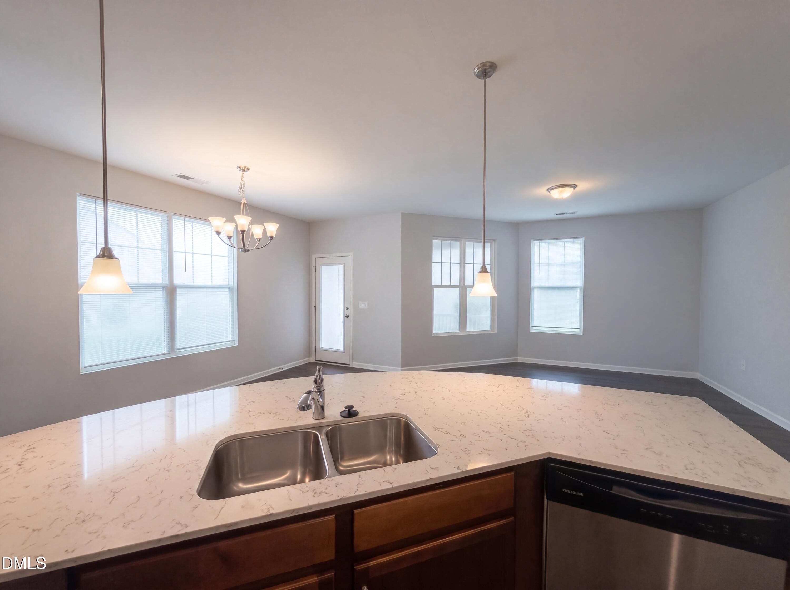 1118 Neighborly Way Property Photo 7