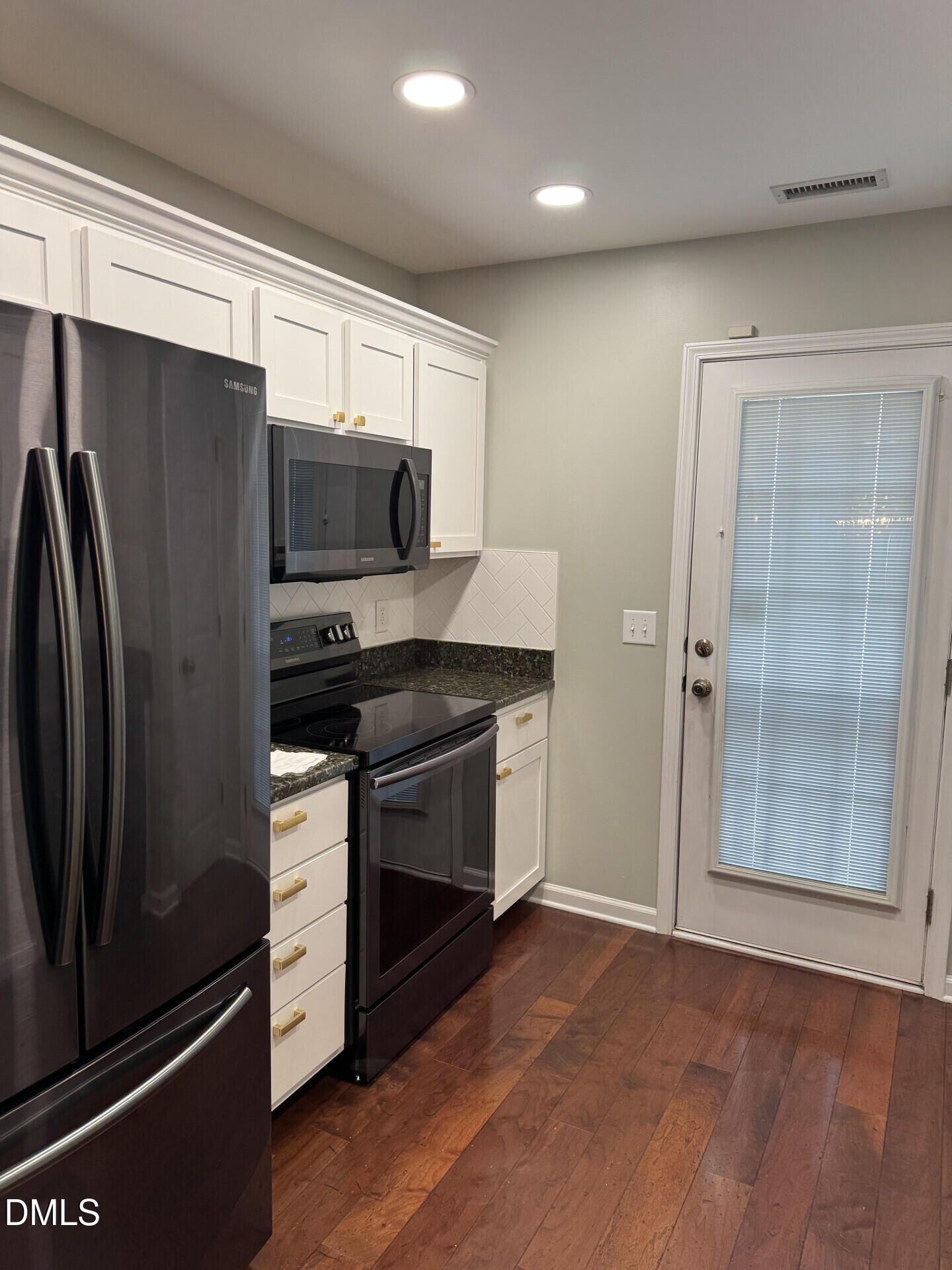 9816 Cicero Drive Property Photo 2
