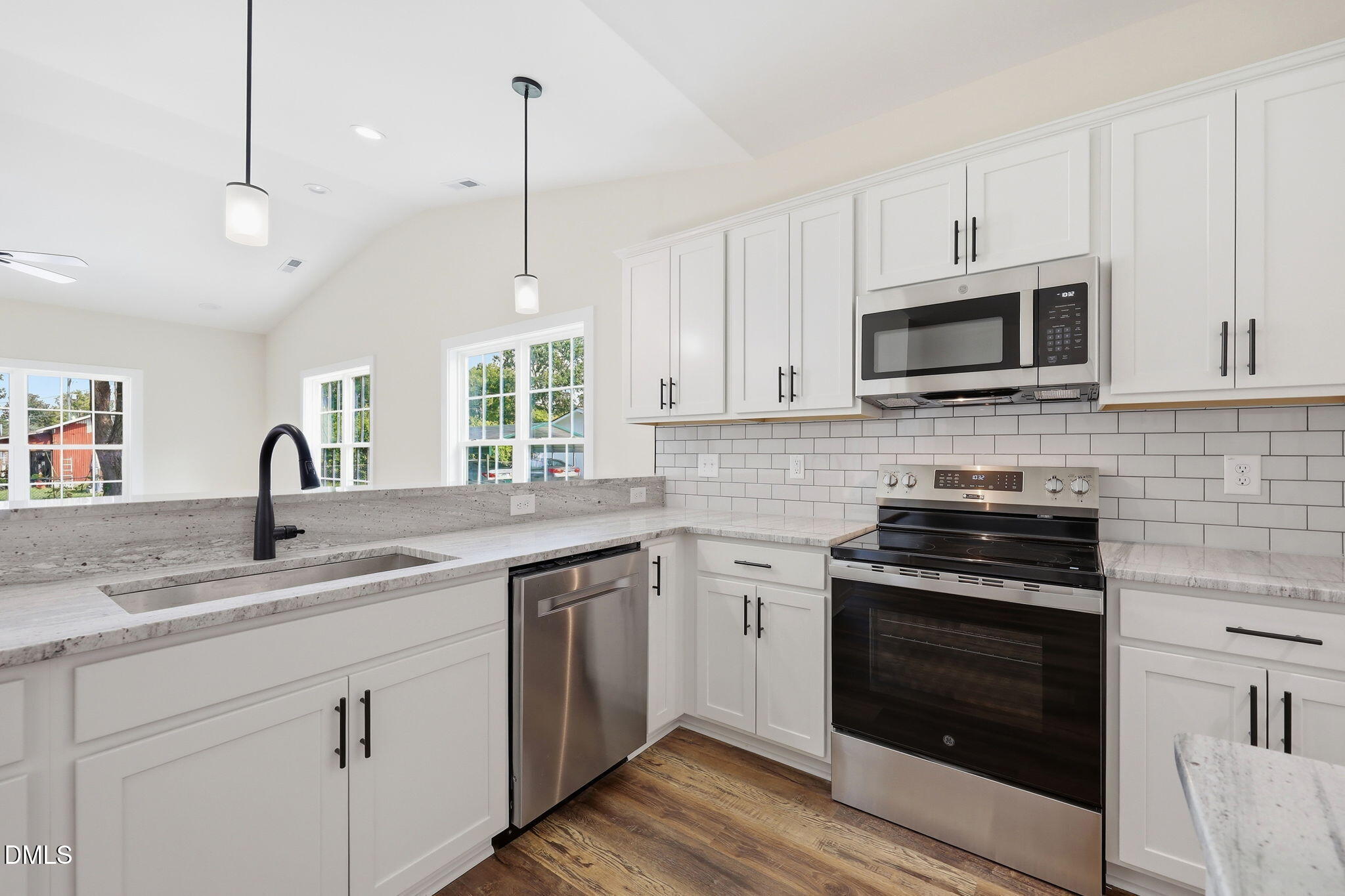306 S Washington Avenue Property Photo 8